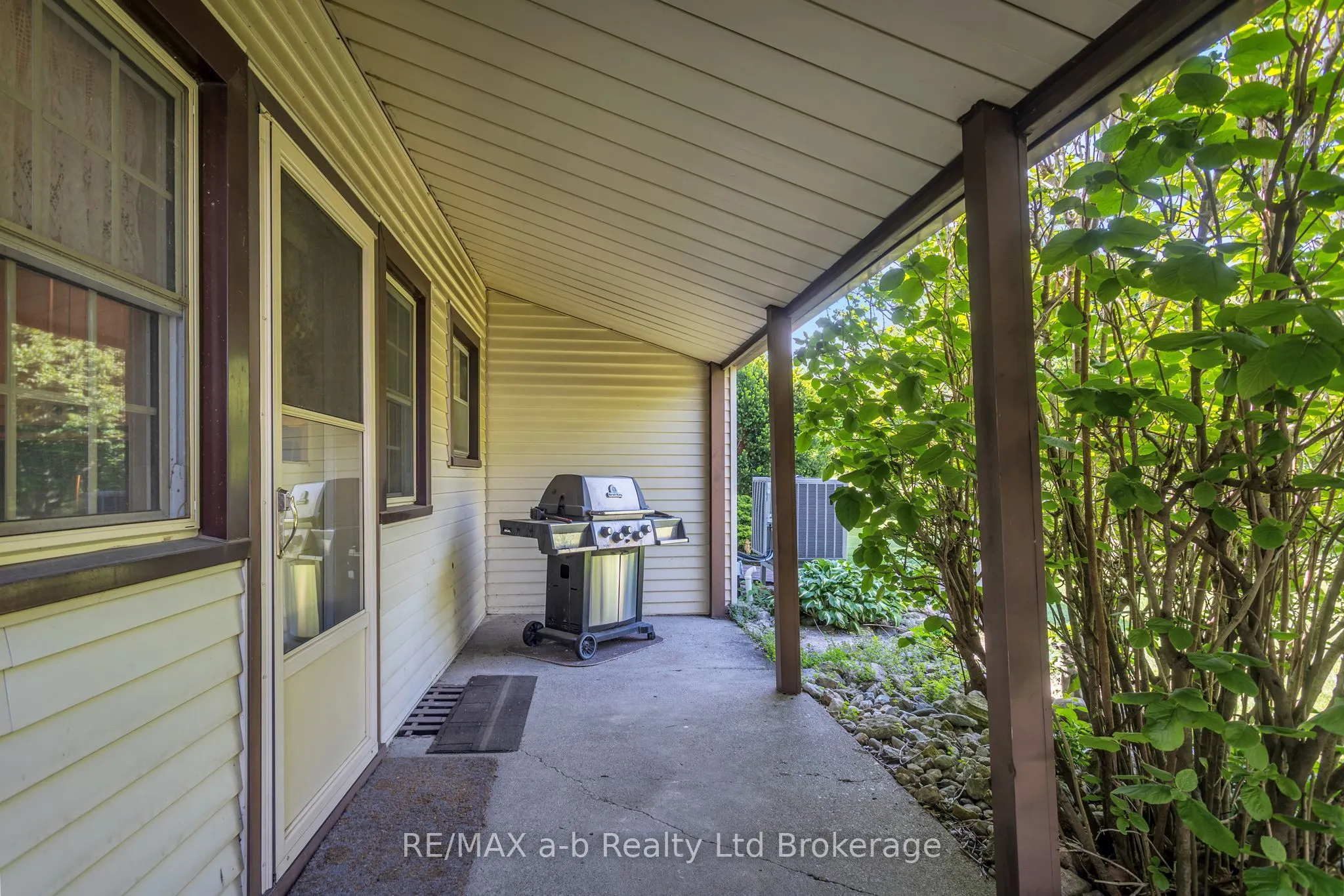 1813 Norfolk County 19 Road W