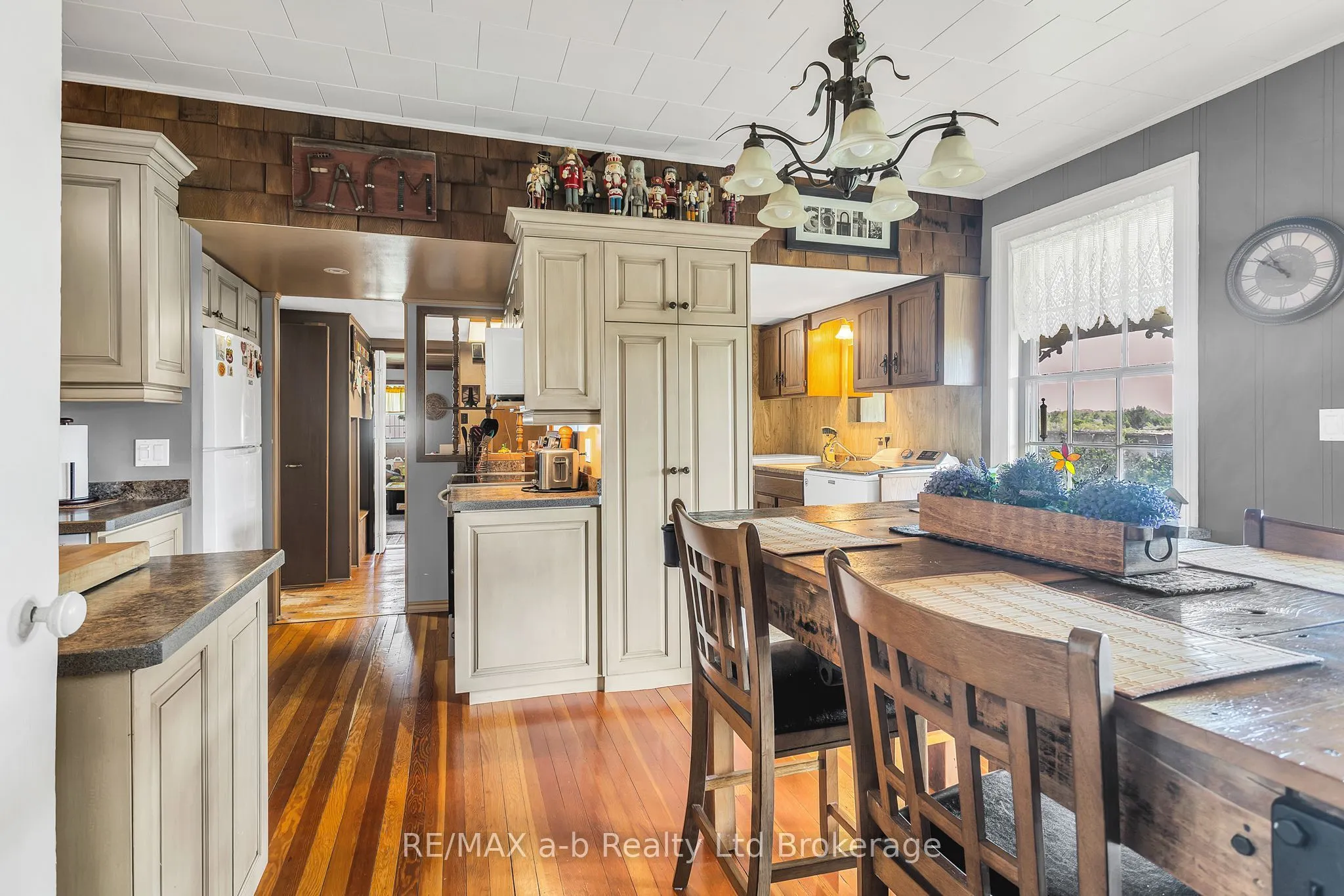 1813 Norfolk County 19 Road W