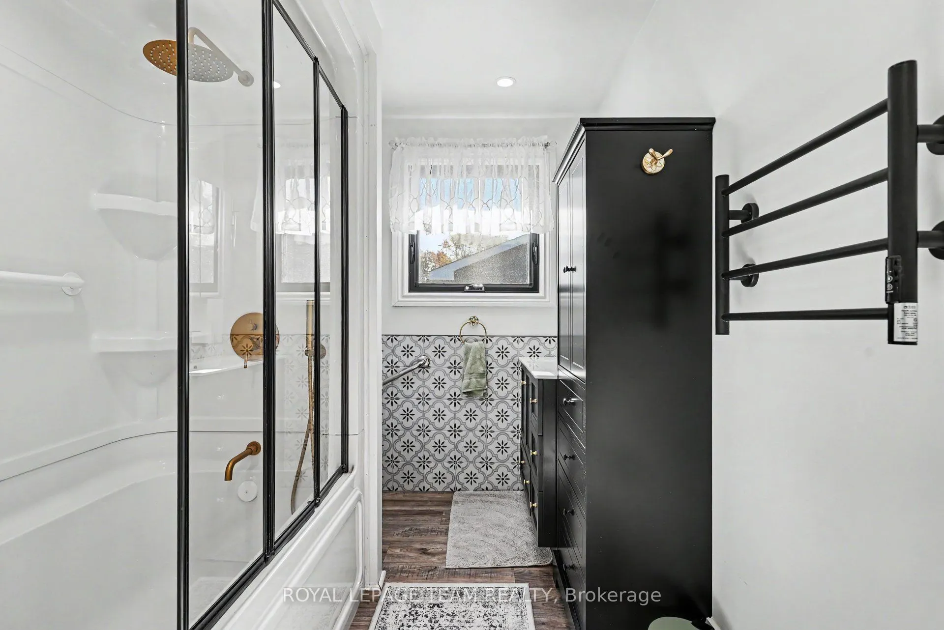 565 Dufferin Street W