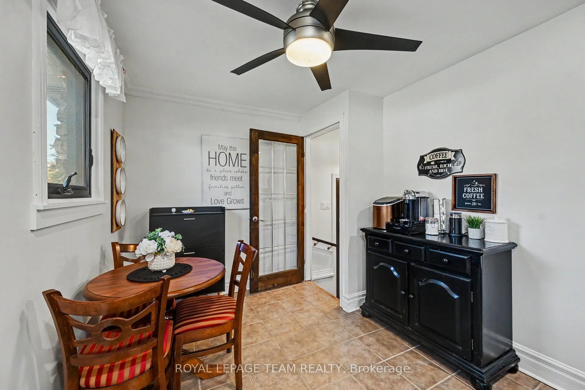 565 Dufferin Street W