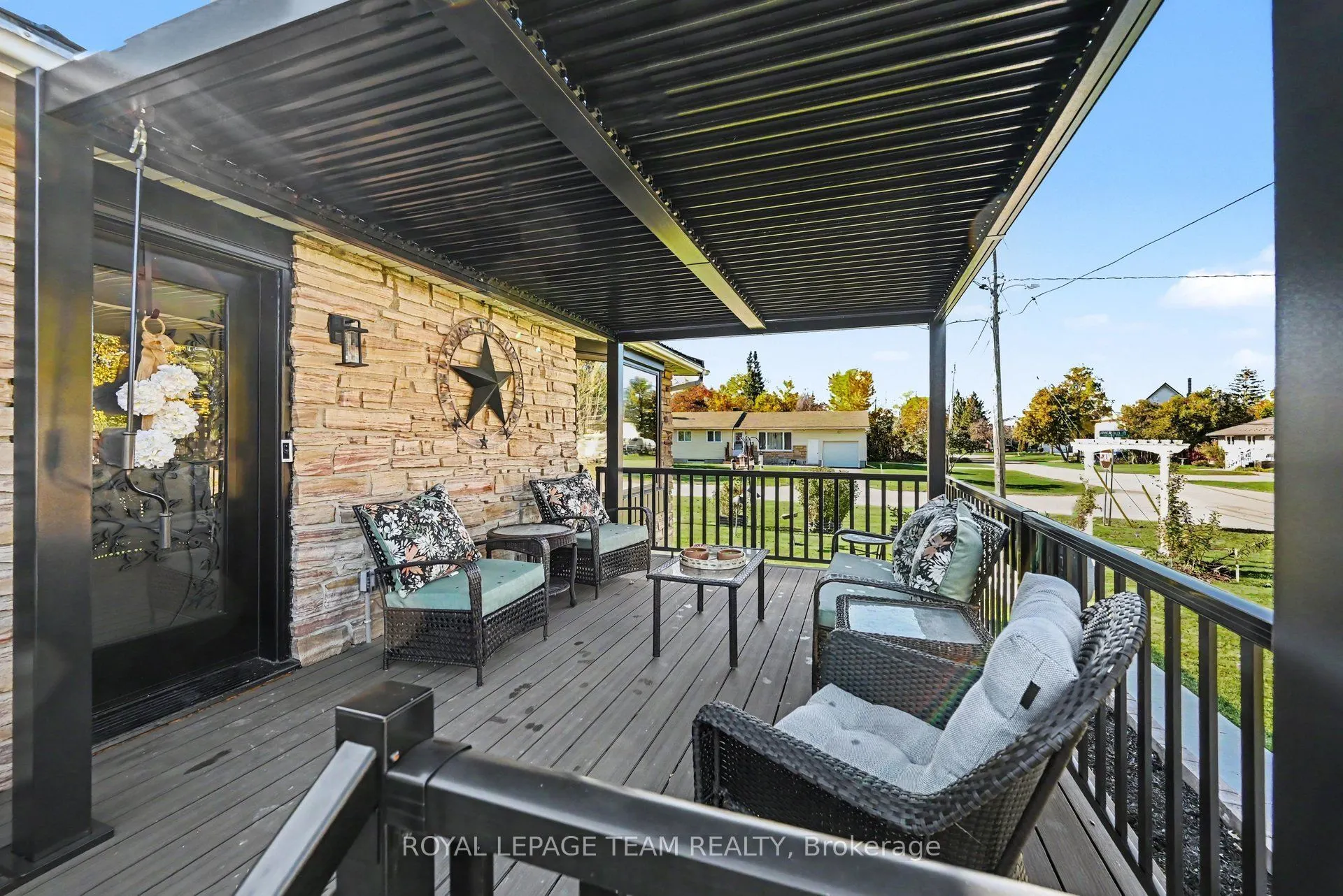 565 Dufferin Street W