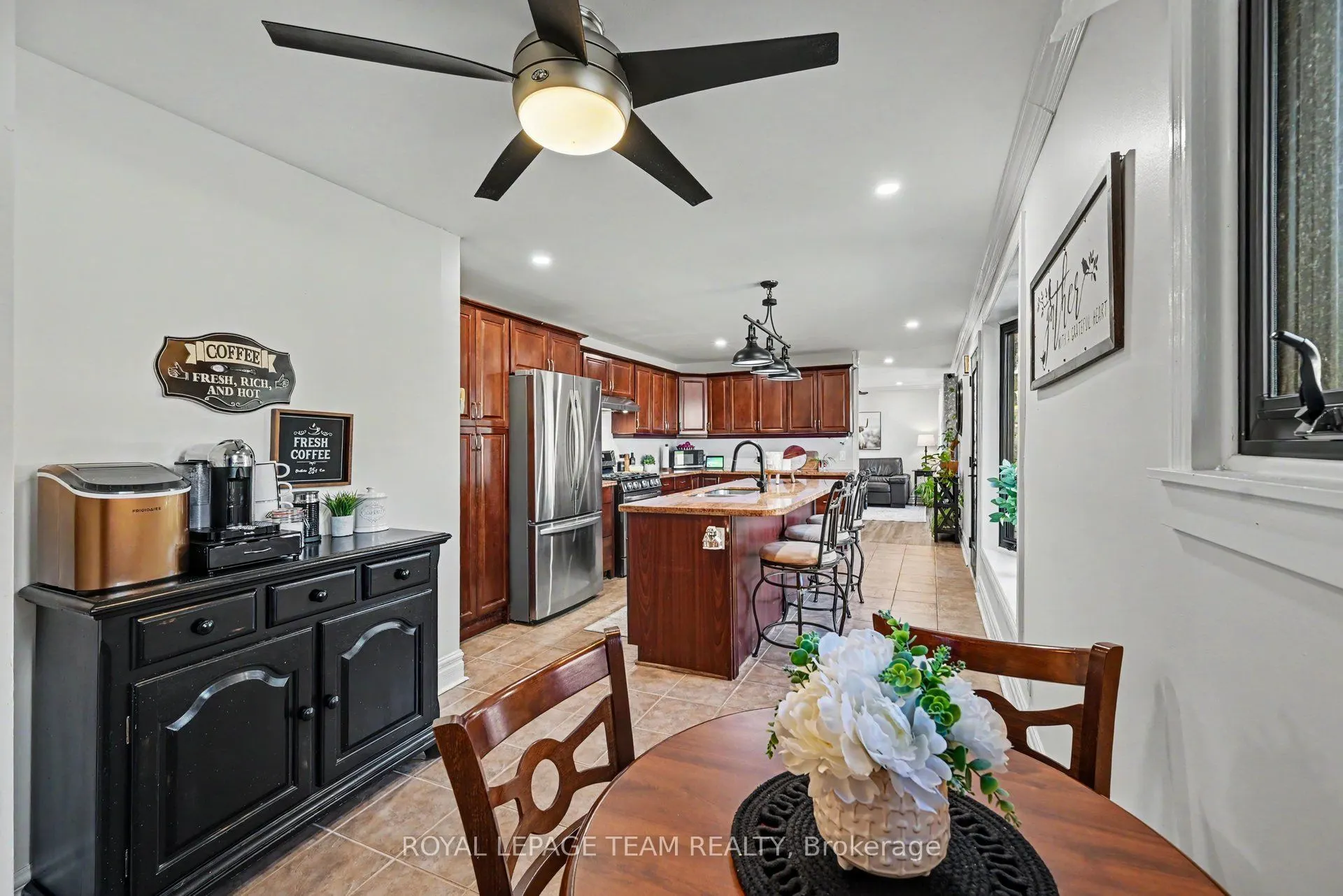 565 Dufferin Street W