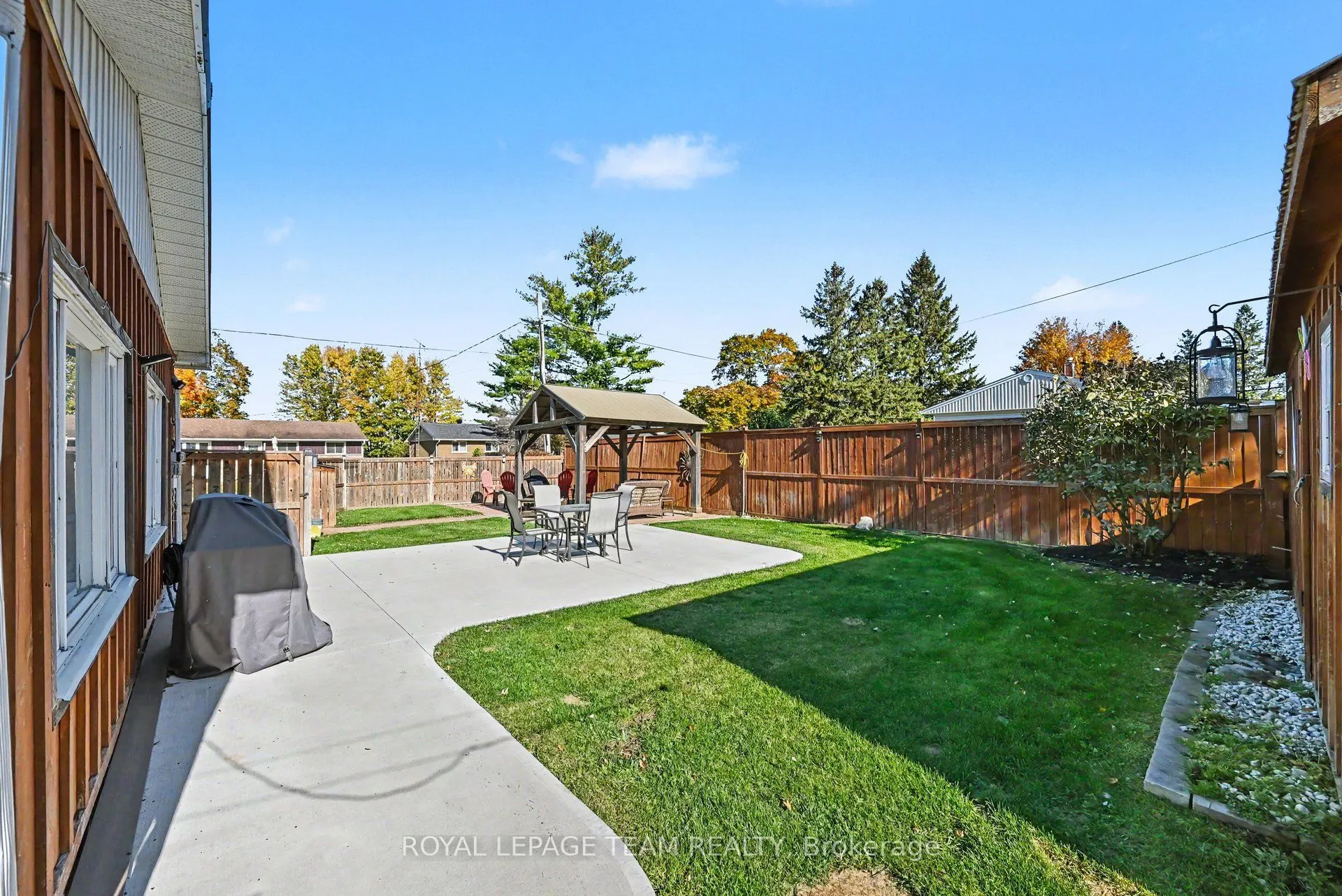 565 Dufferin Street W
