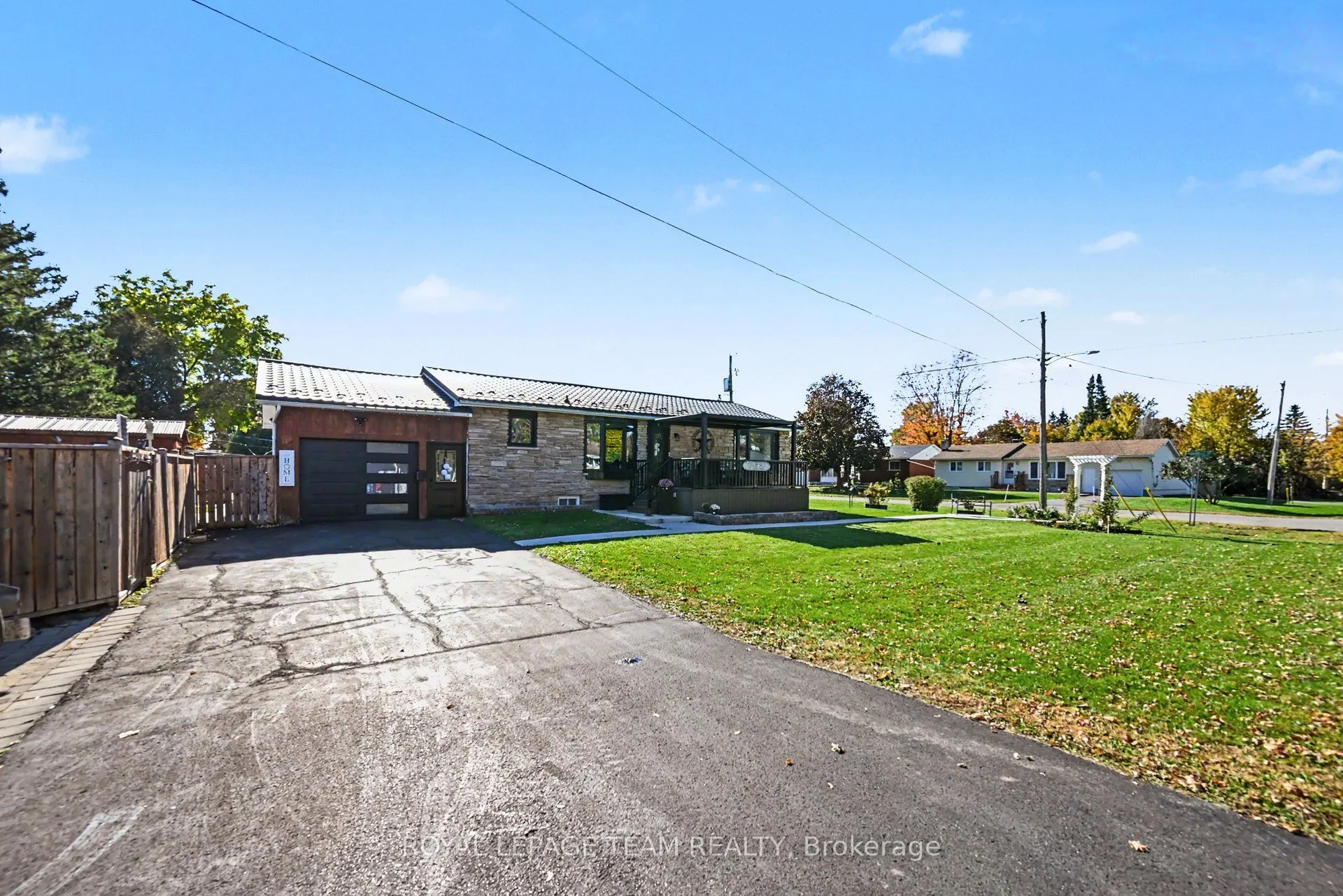 565 Dufferin Street W