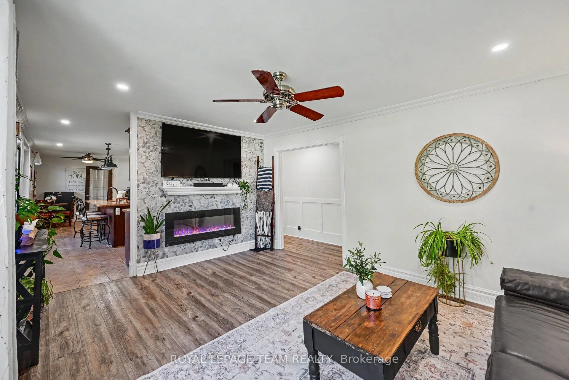 565 Dufferin Street W