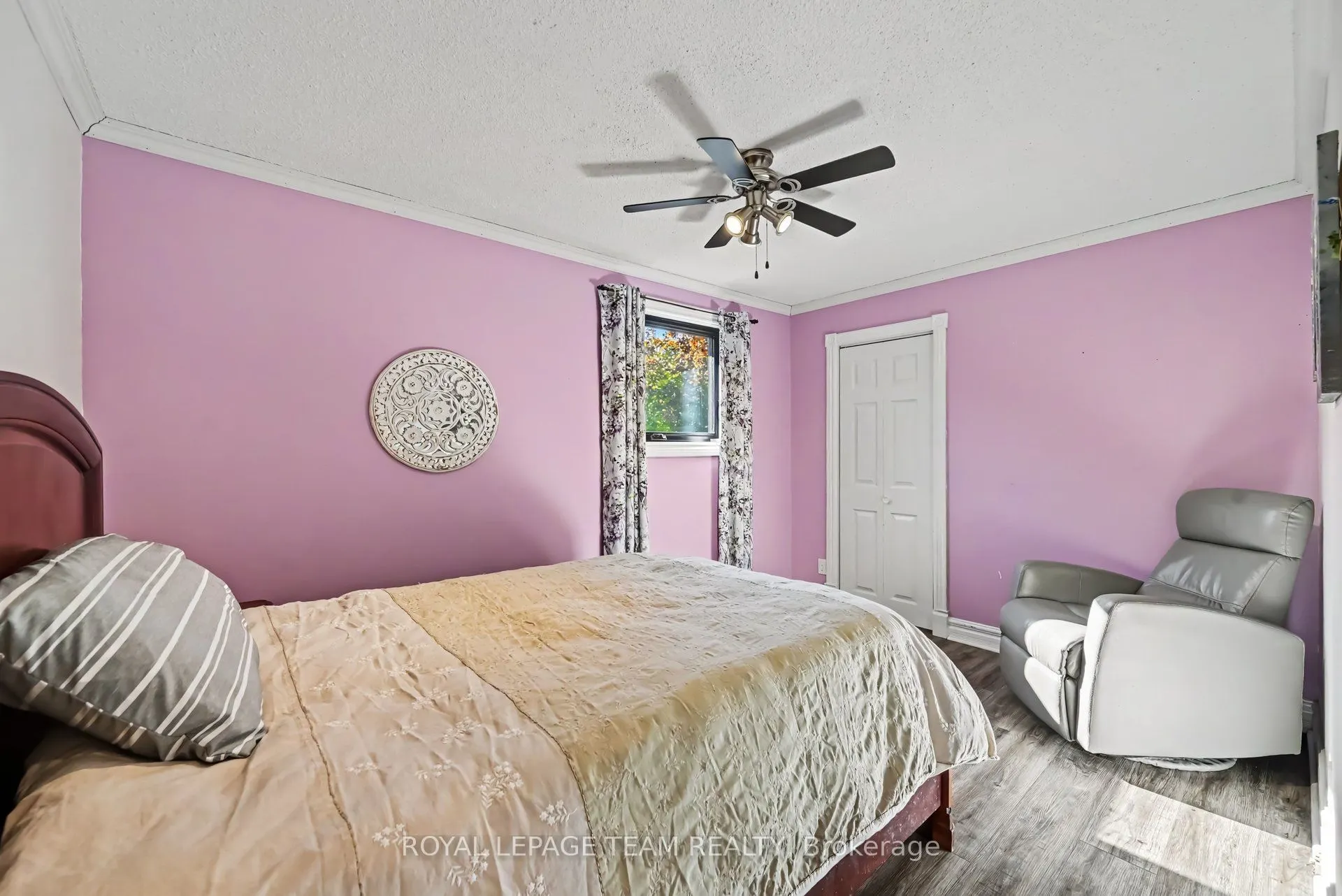 565 Dufferin Street W