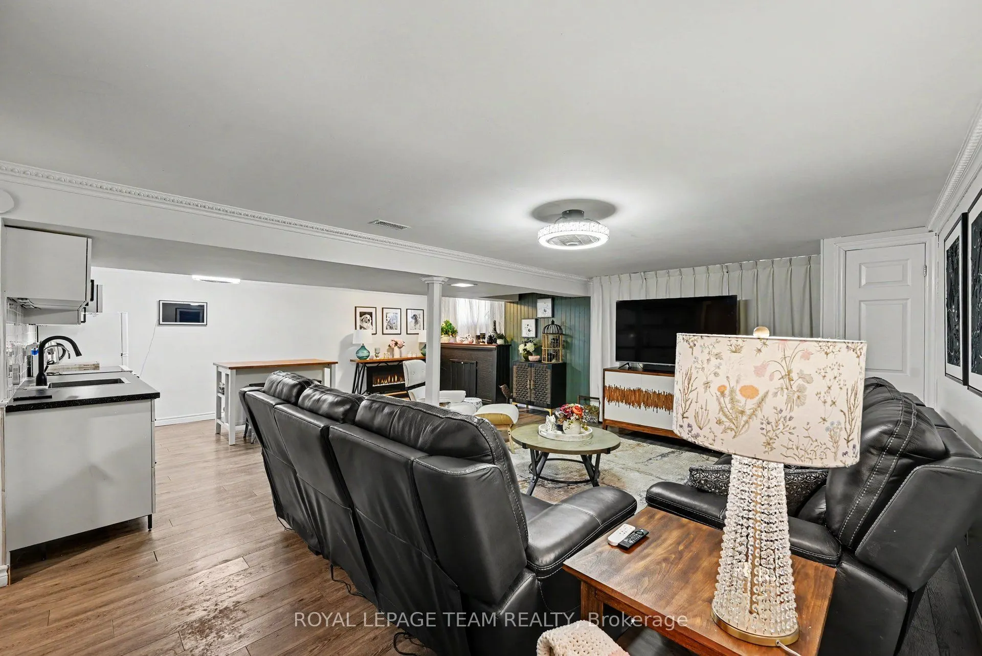 565 Dufferin Street W