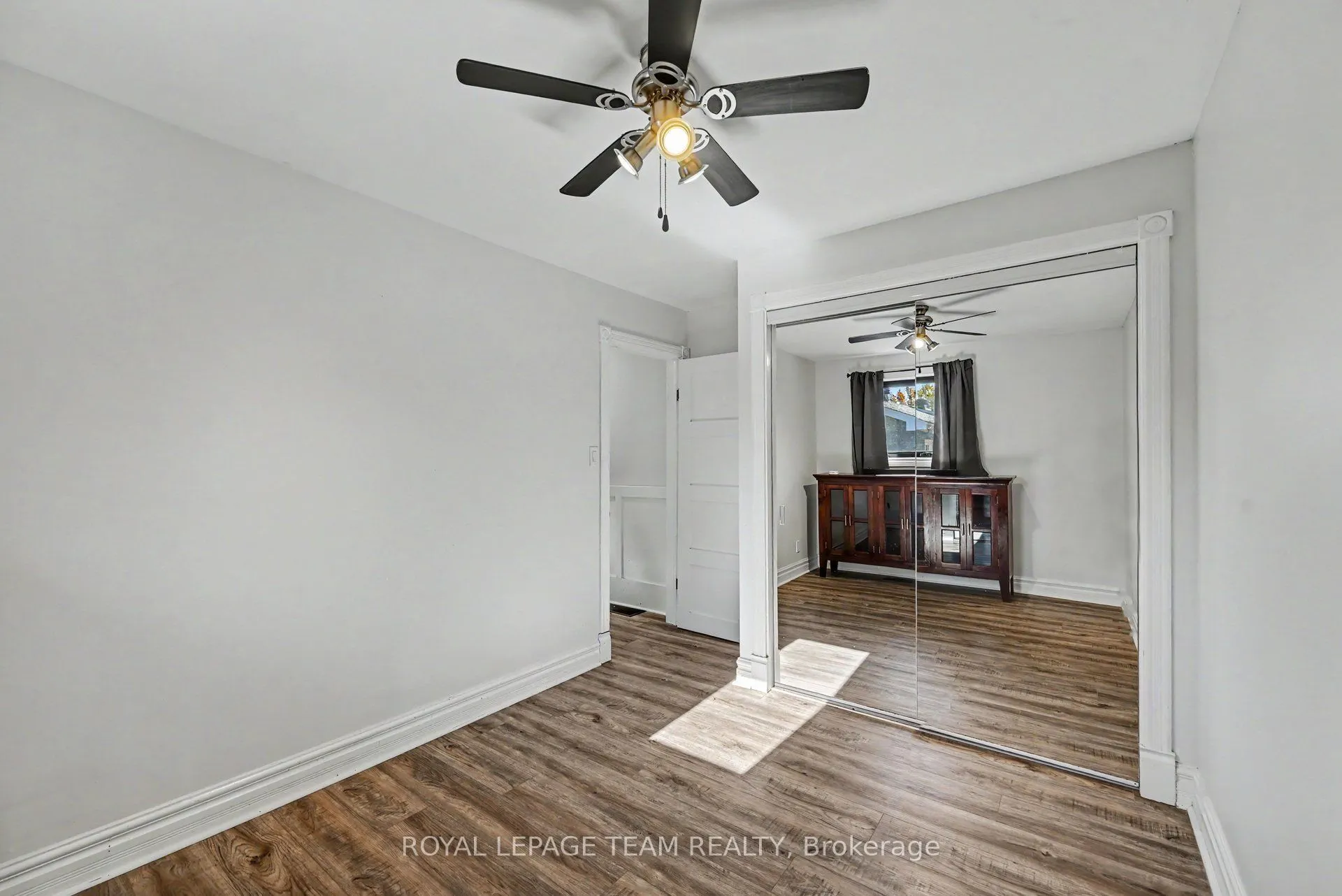 565 Dufferin Street W