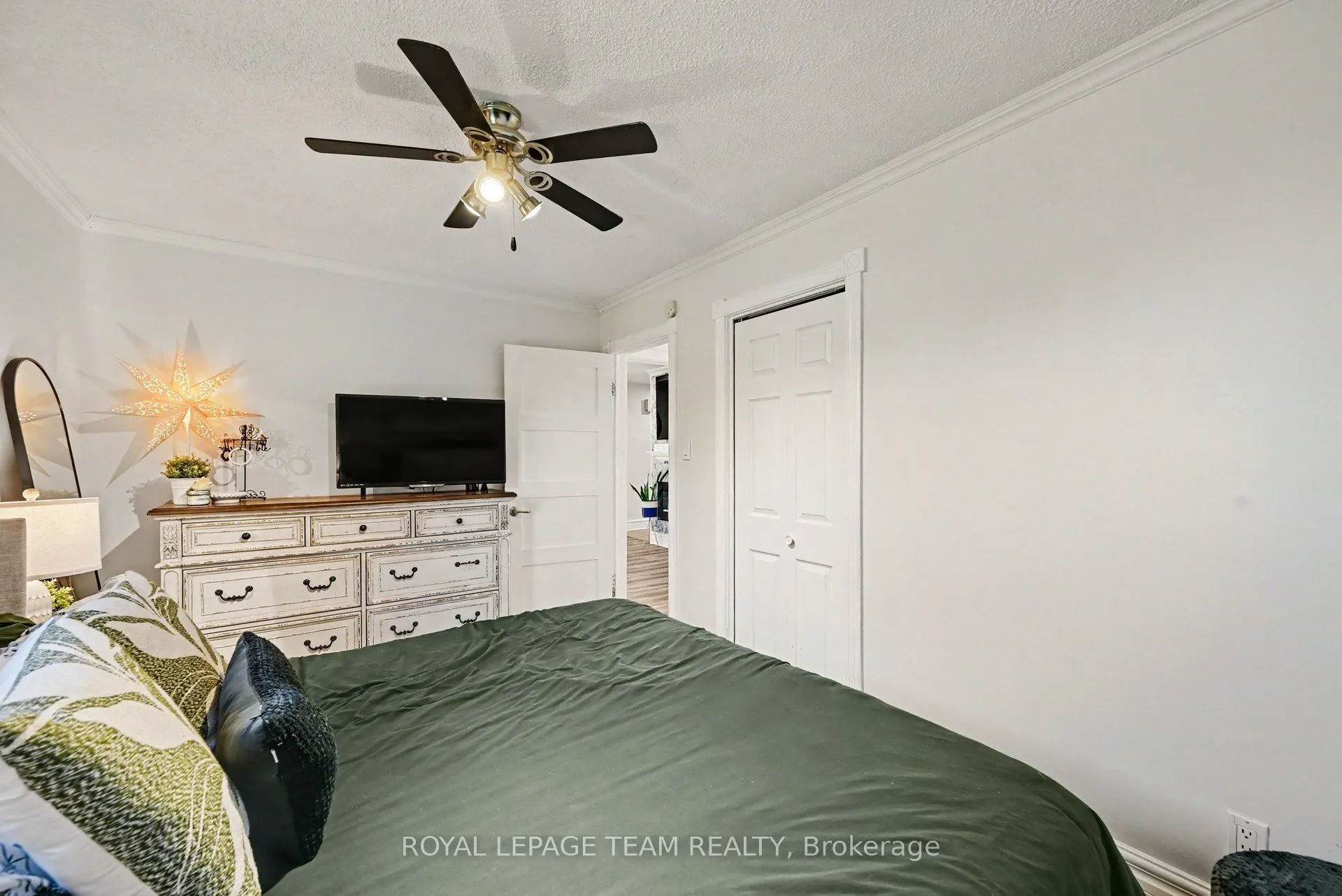 565 Dufferin Street W