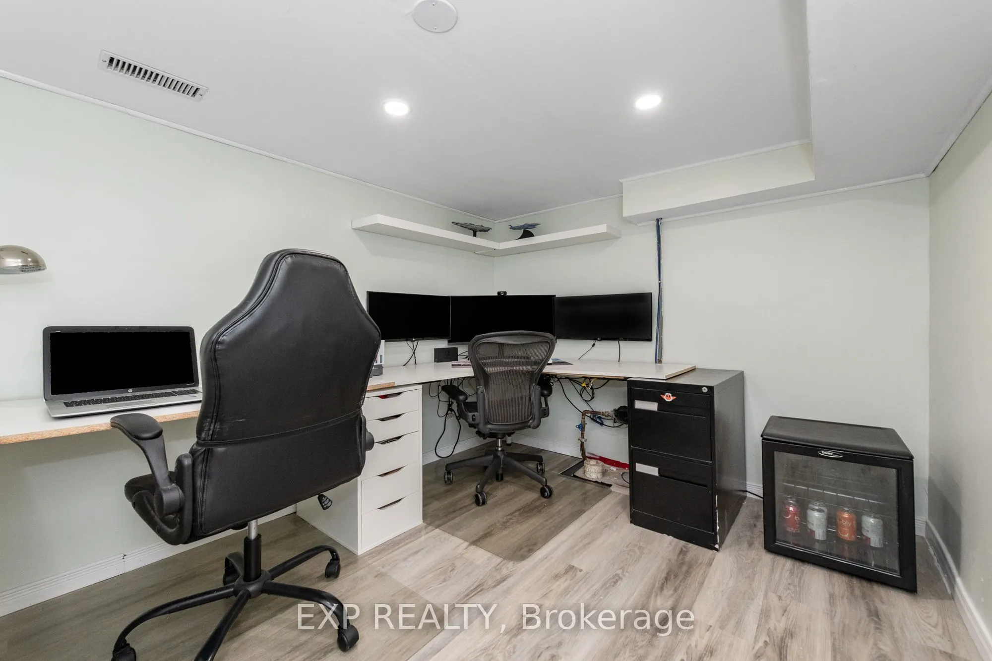 36 Meadowbreeze Drive