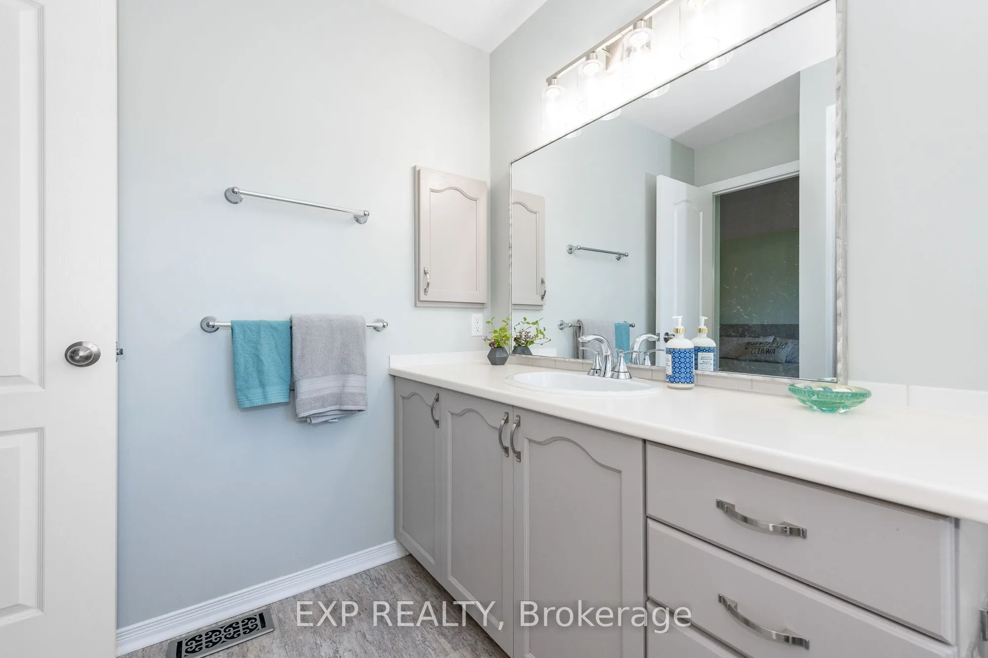 36 Meadowbreeze Drive