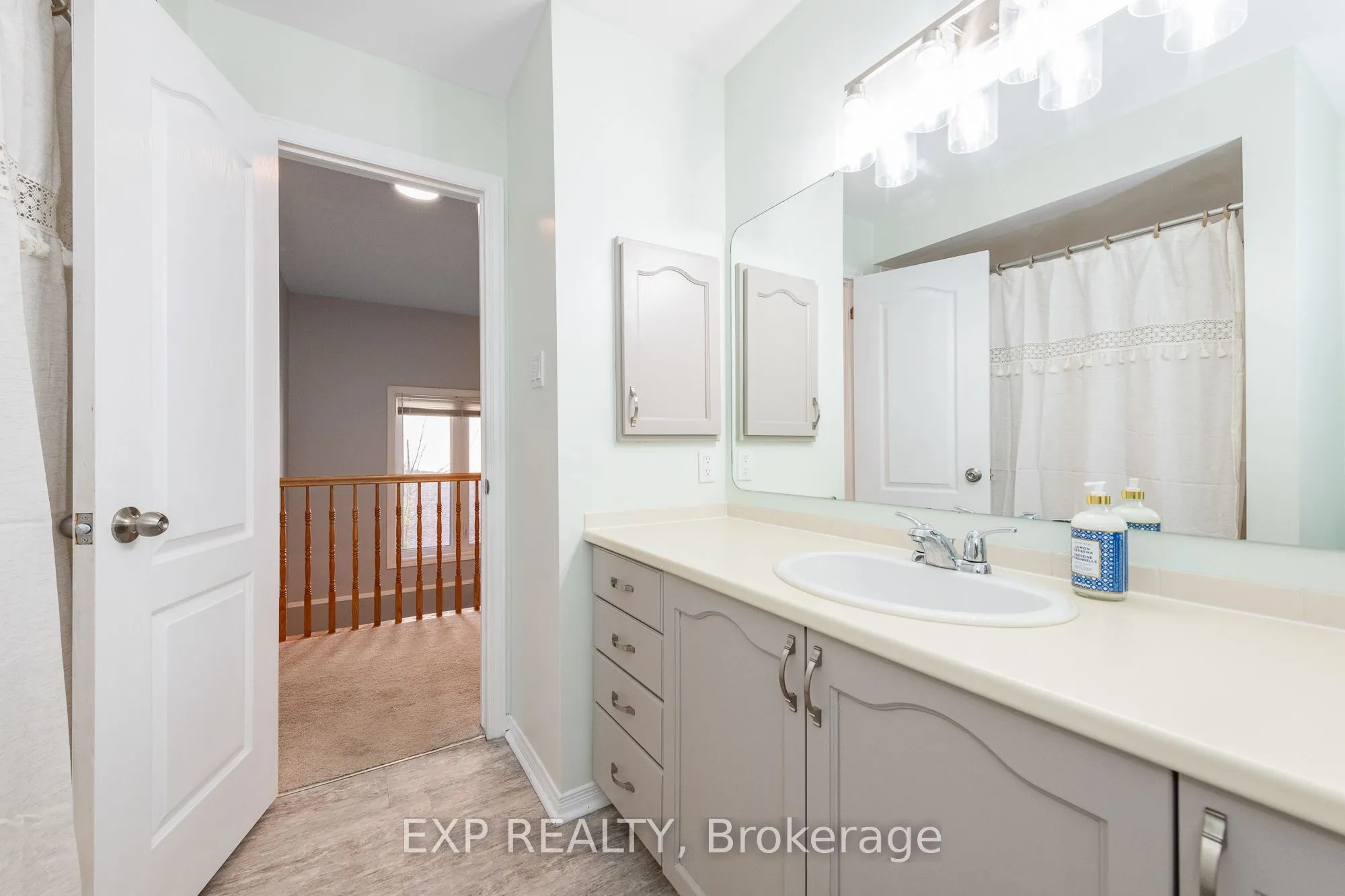 36 Meadowbreeze Drive