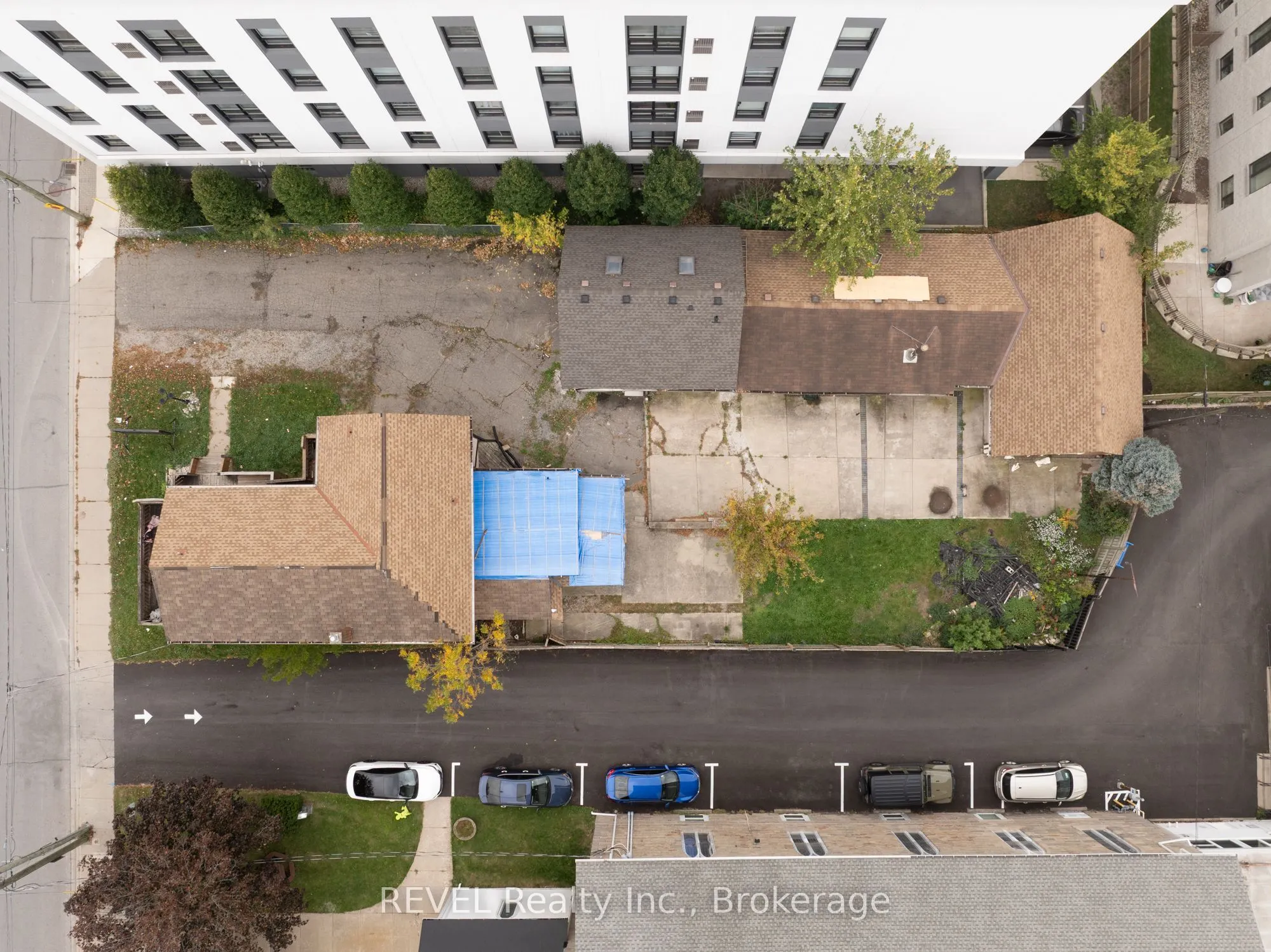 21 PINE Street S