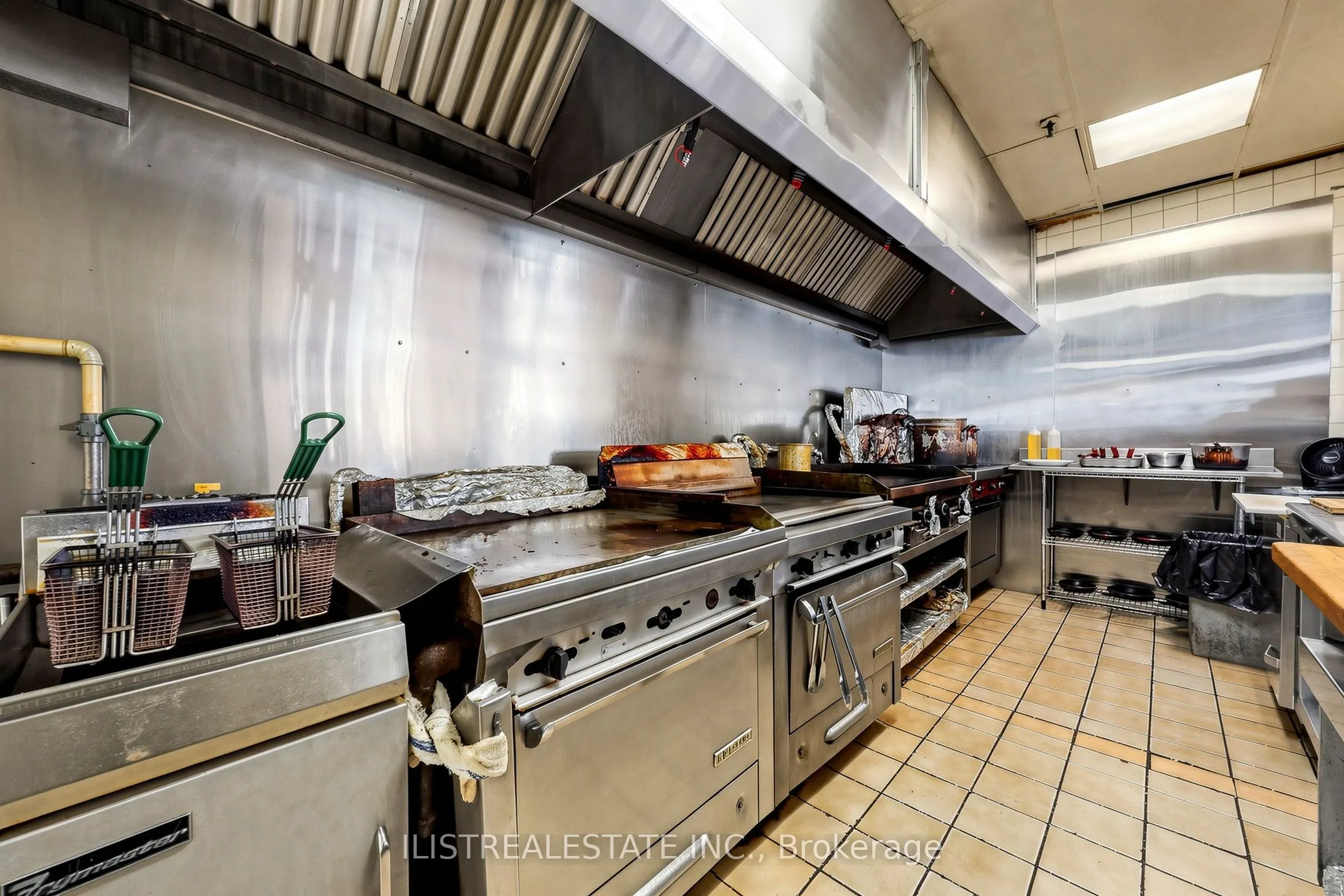 1520 Main Street W