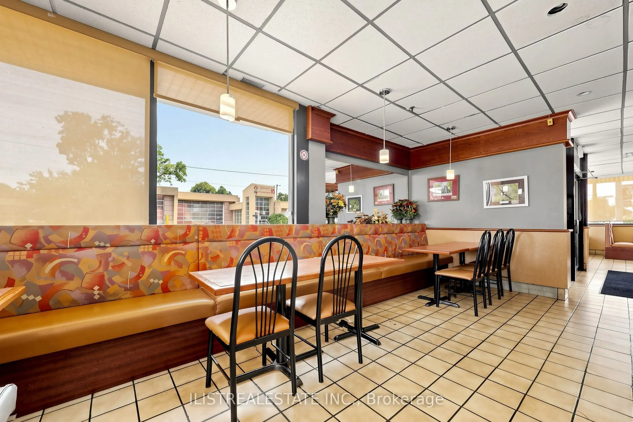 1520 Main Street W