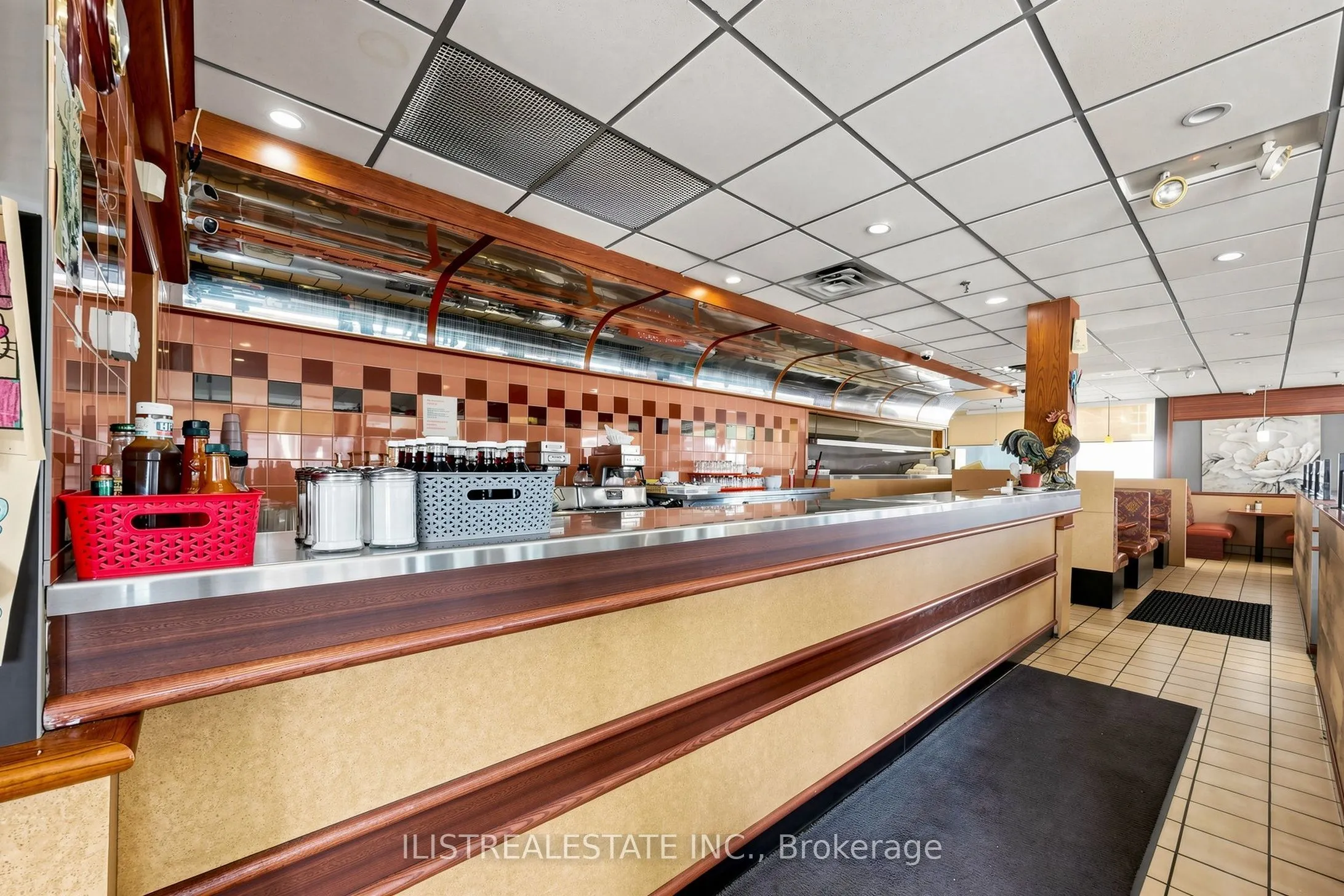 1520 Main Street W