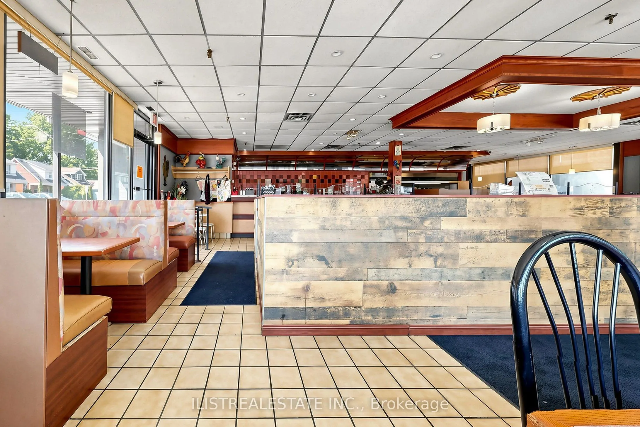 1520 Main Street W