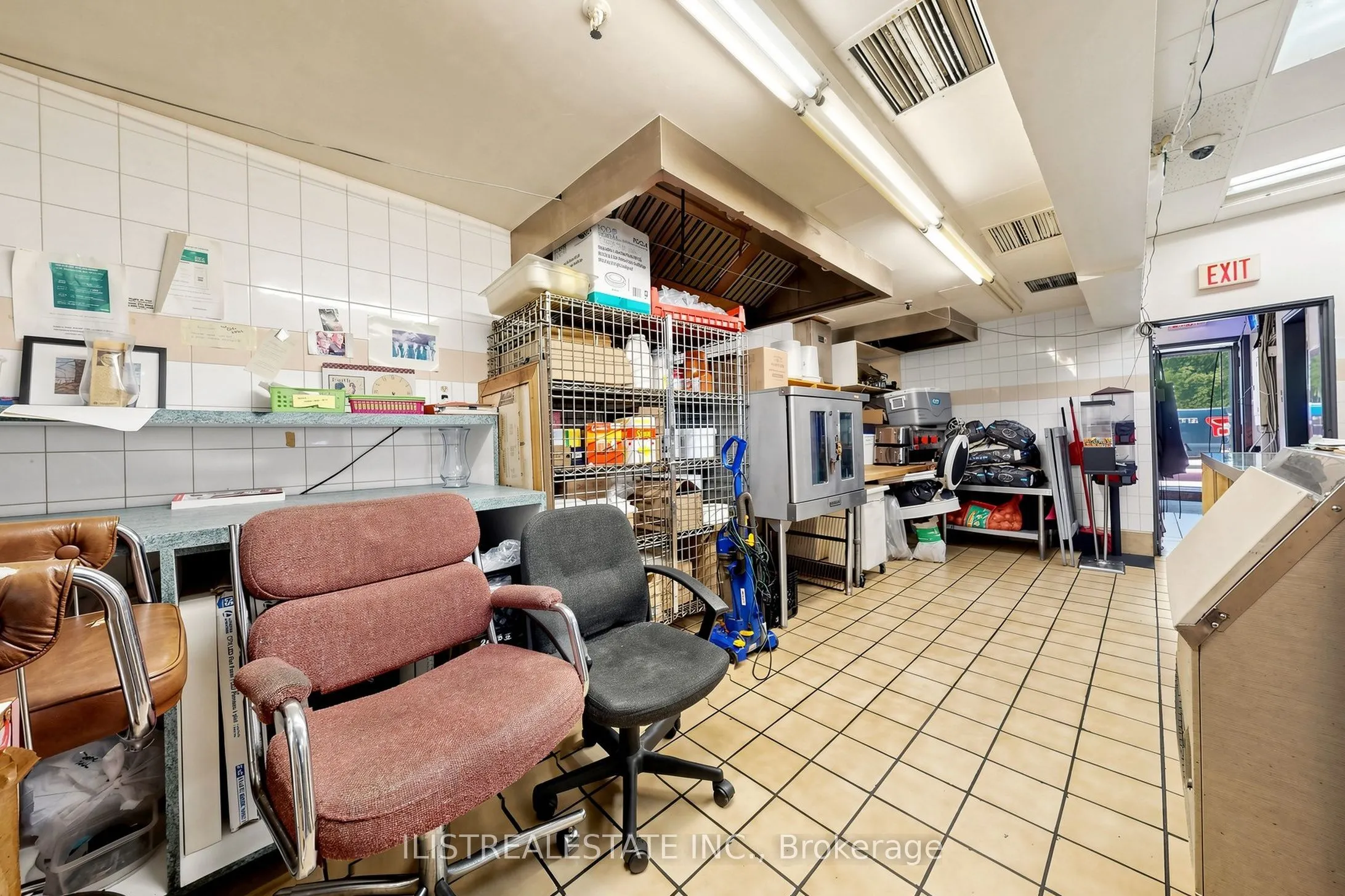 1520 Main Street W