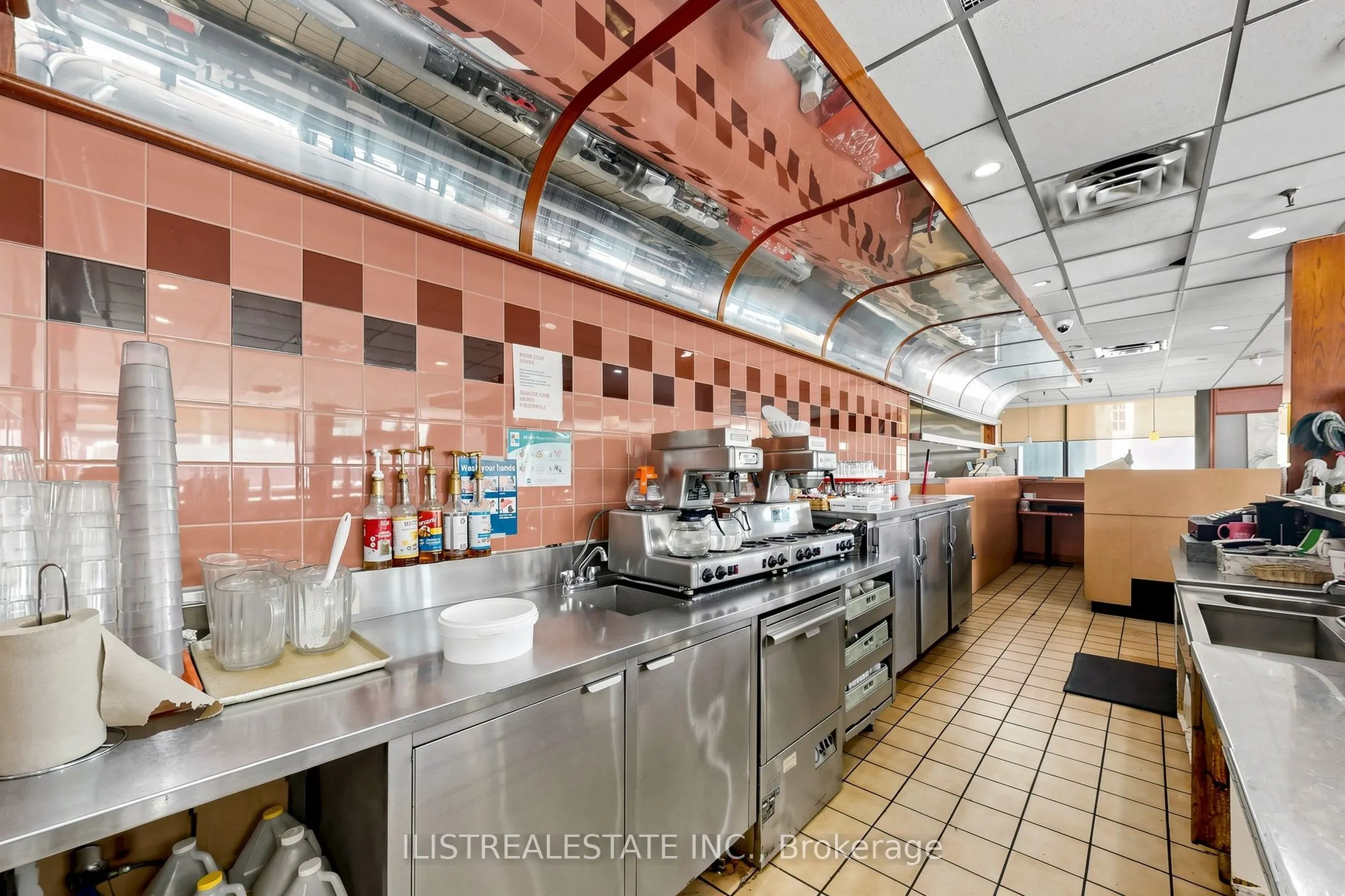 1520 Main Street W