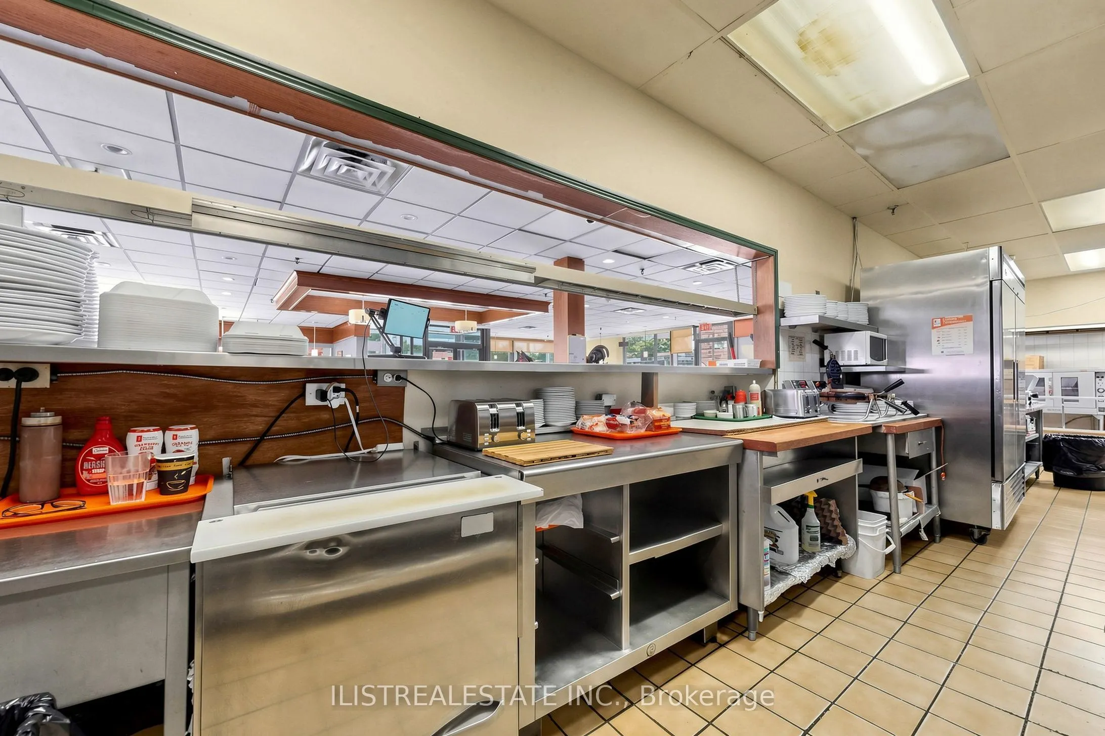 1520 Main Street W