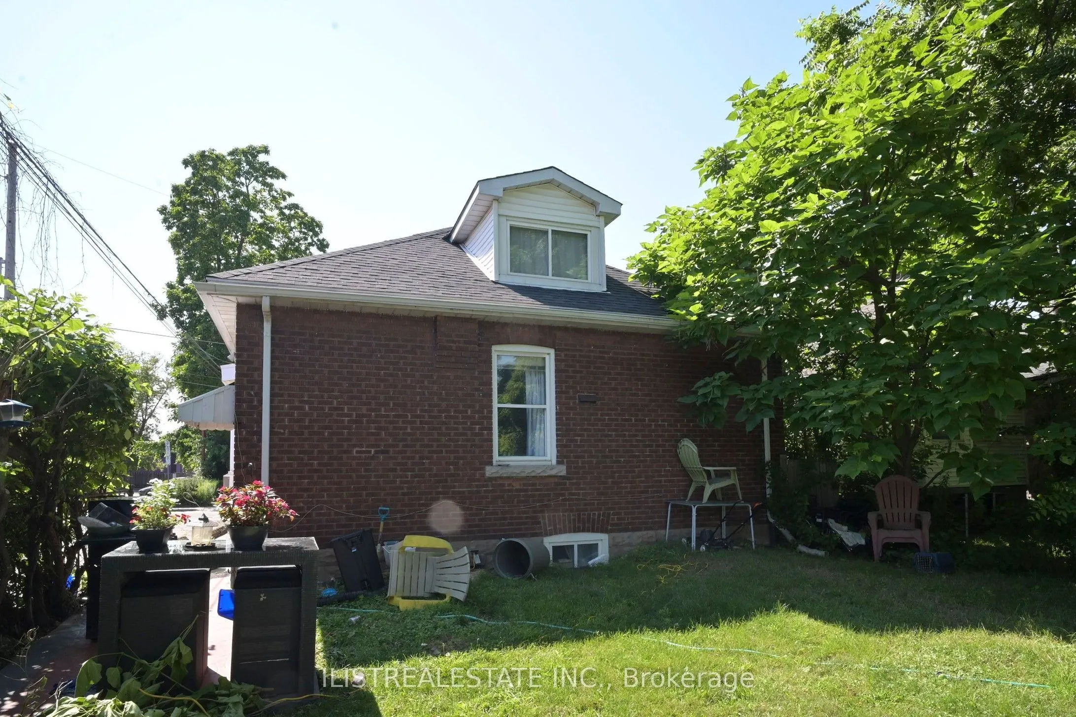 2 Norfolk Street N