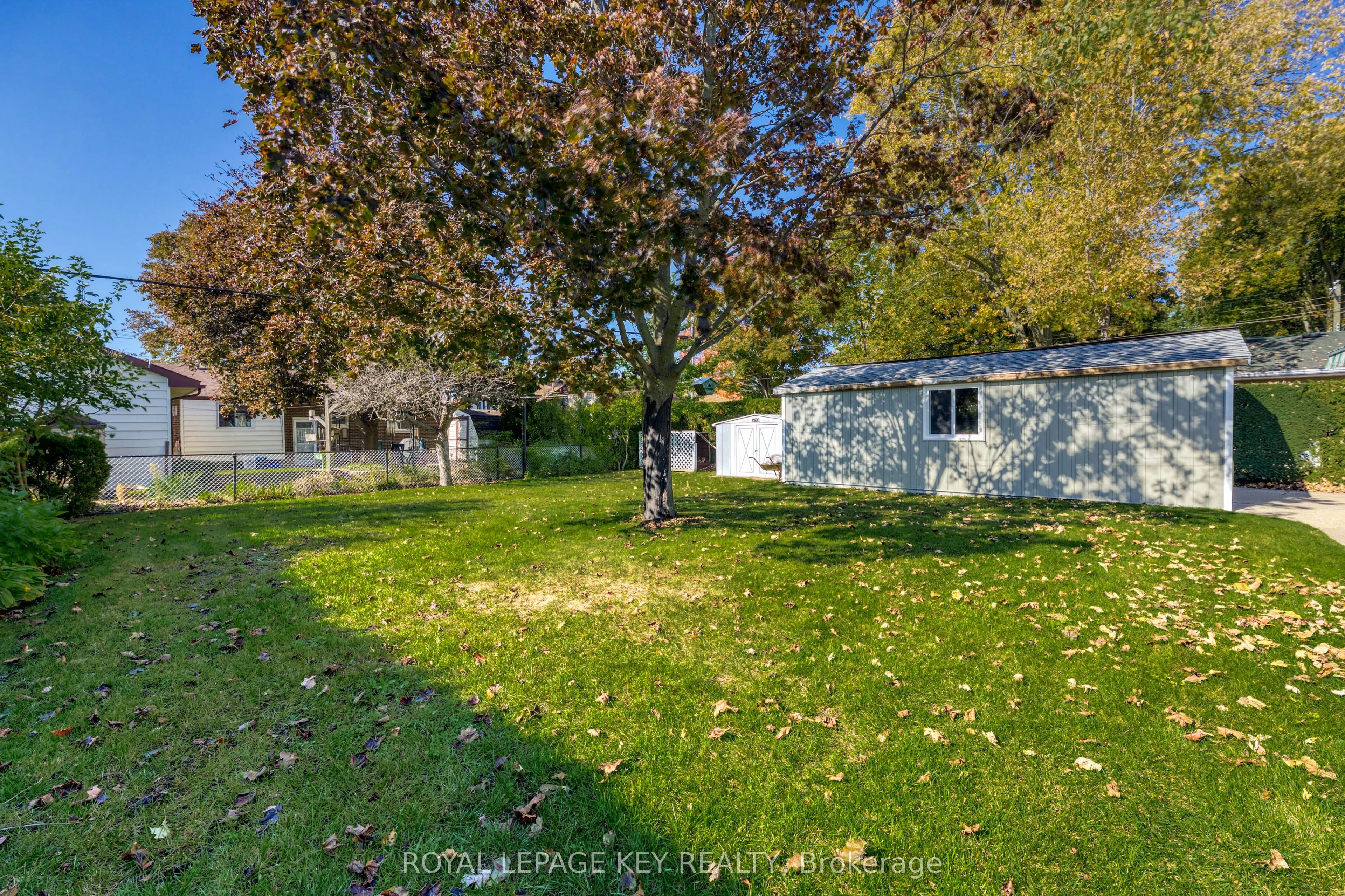 997 Hollands Avenue