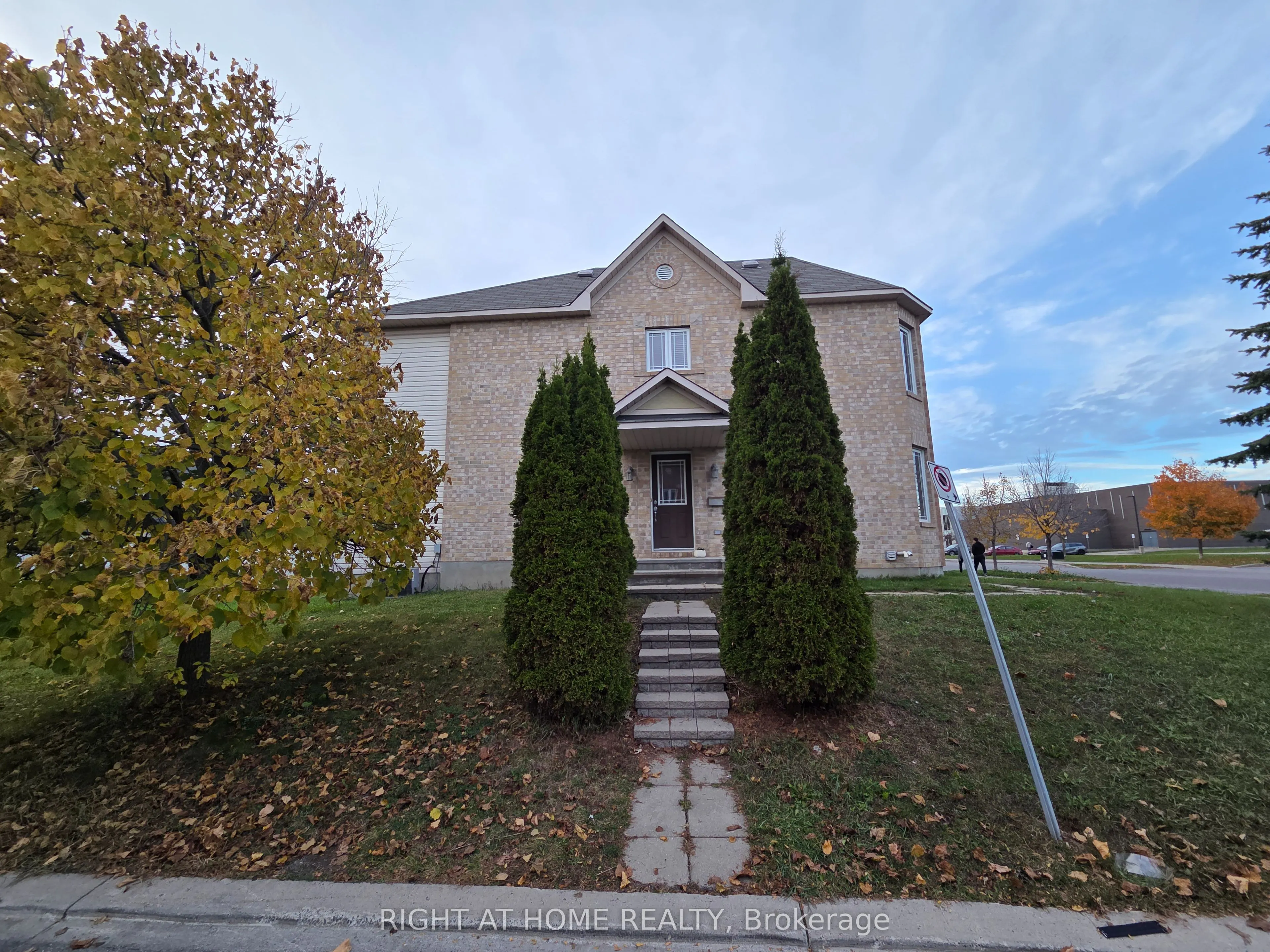 229 Leamington Way