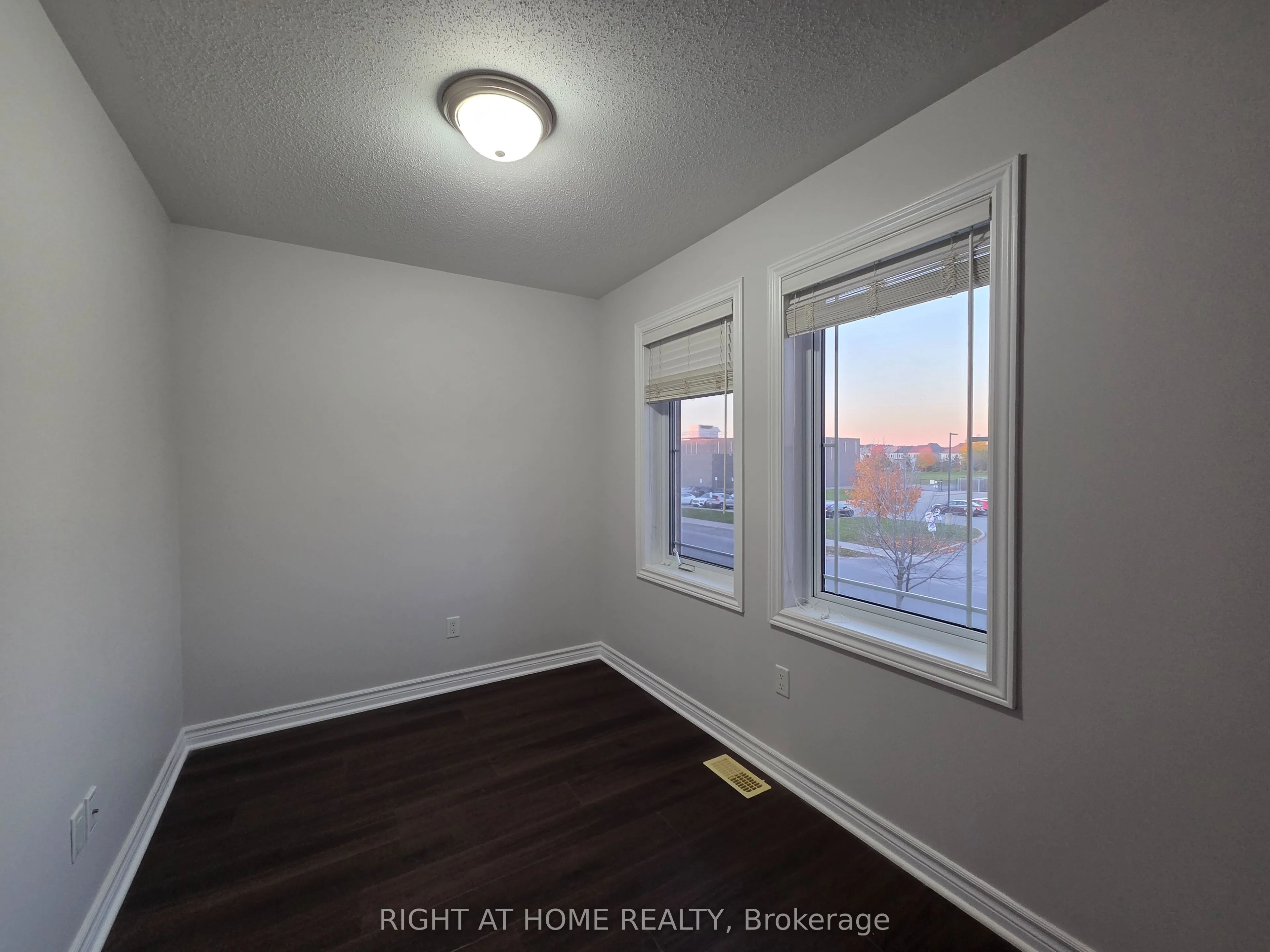 229 Leamington Way