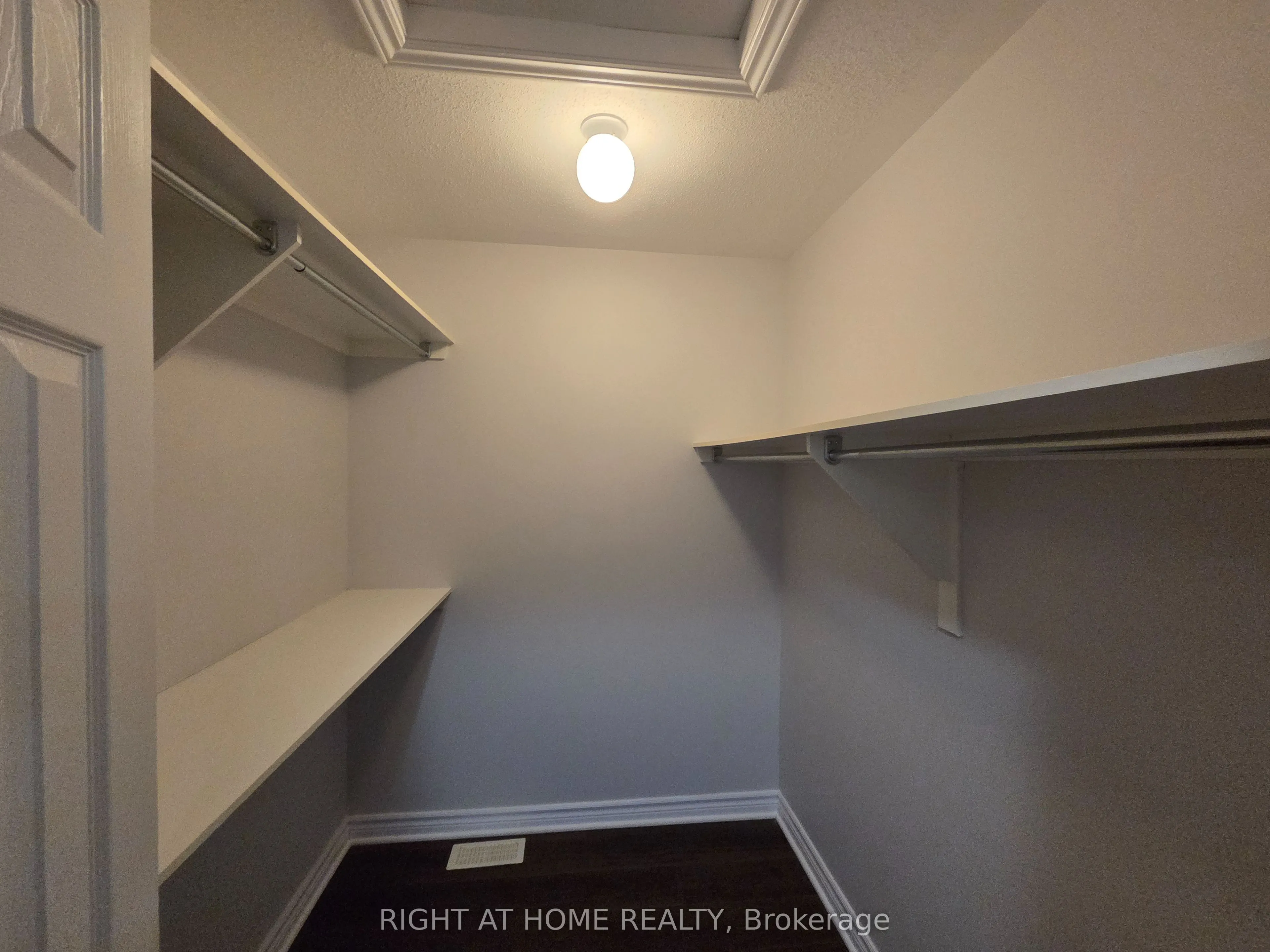229 Leamington Way