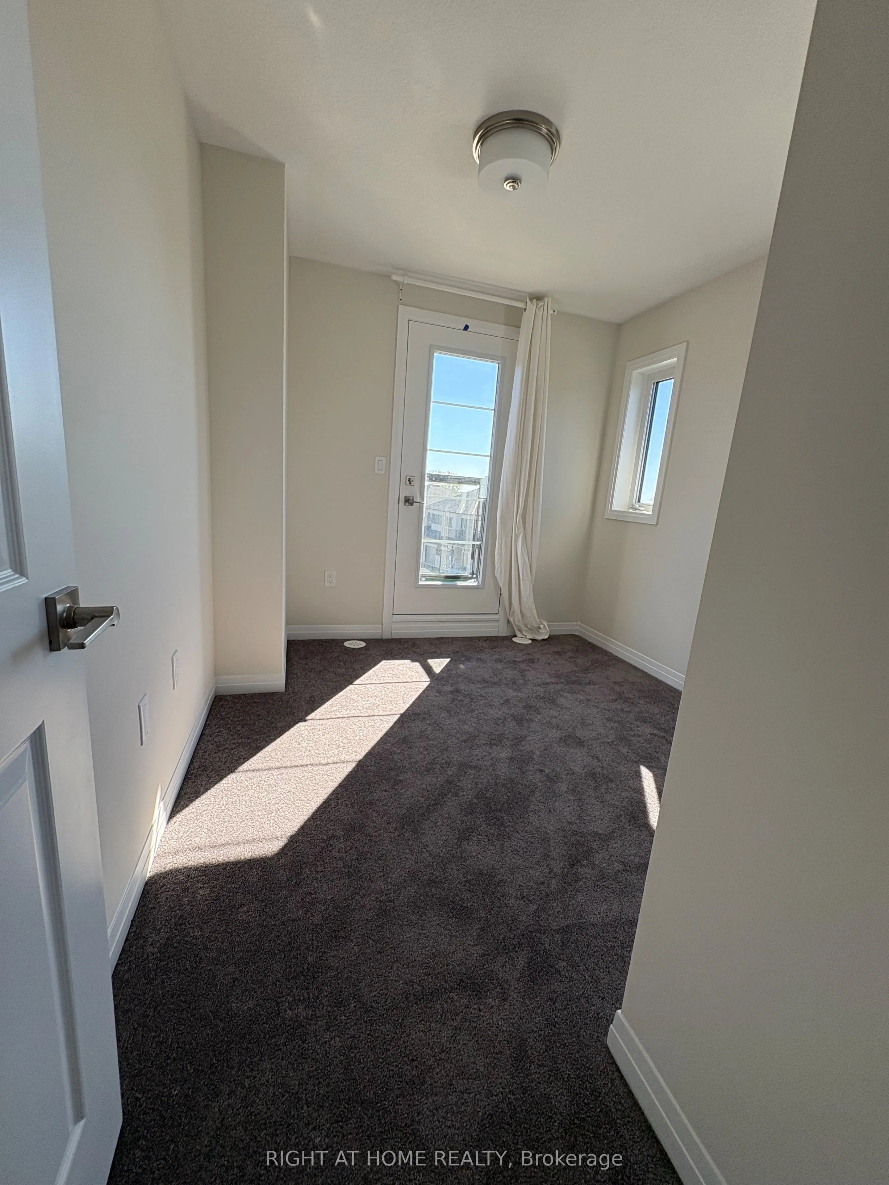 660 Colborne St Street W #113