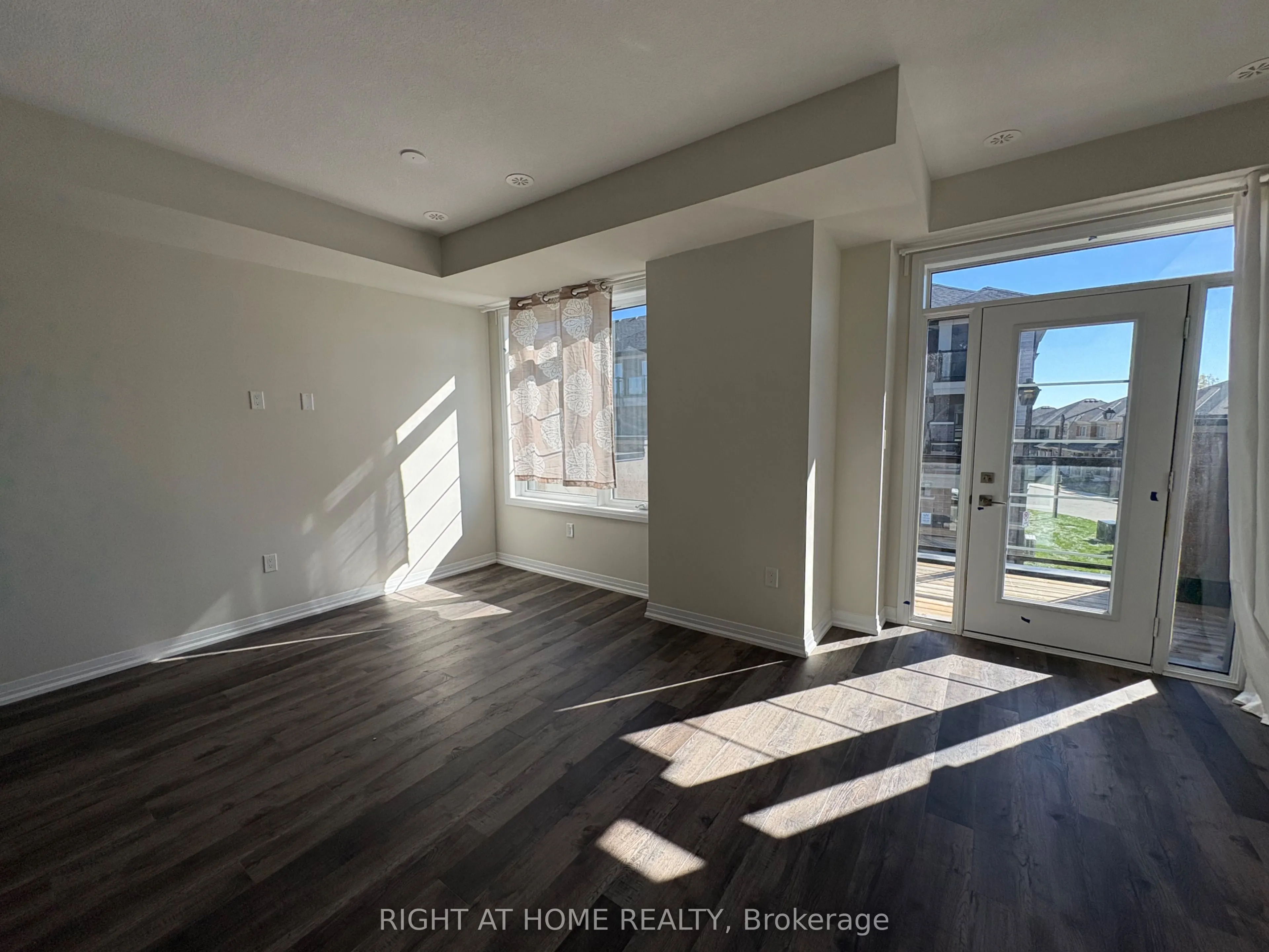 660 Colborne St Street W #113