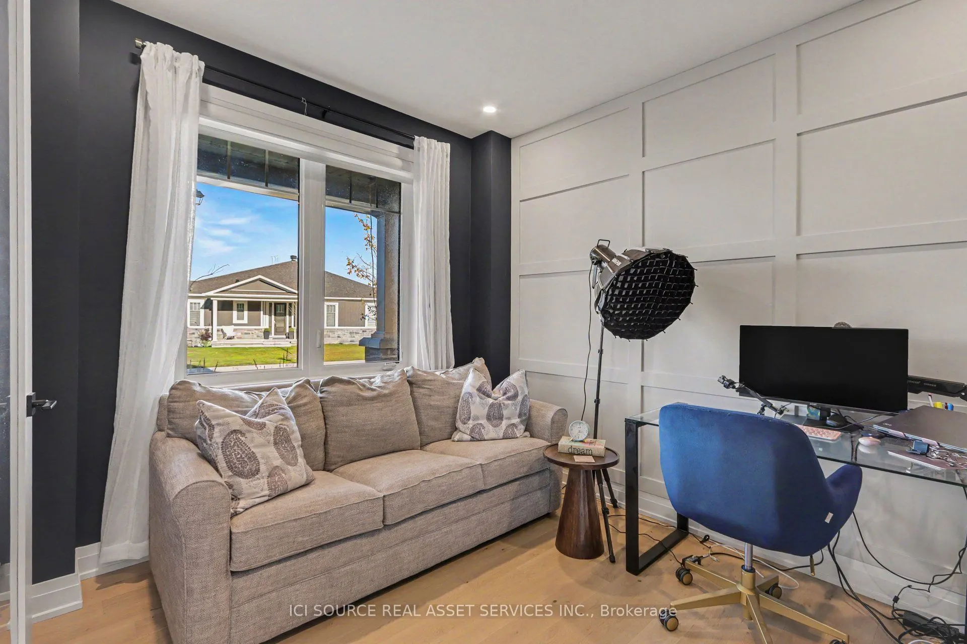 835 Companion Crescent