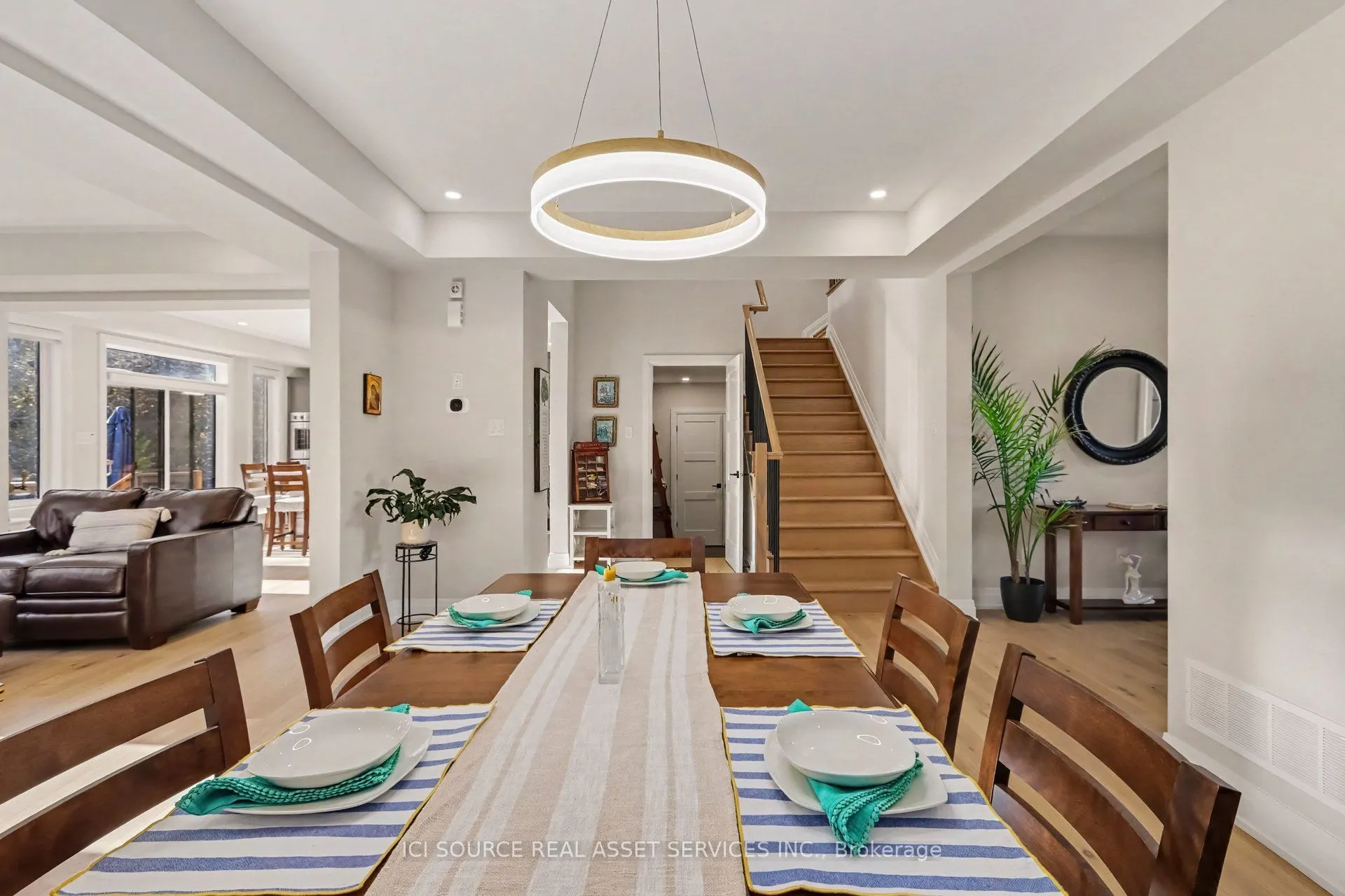 835 Companion Crescent