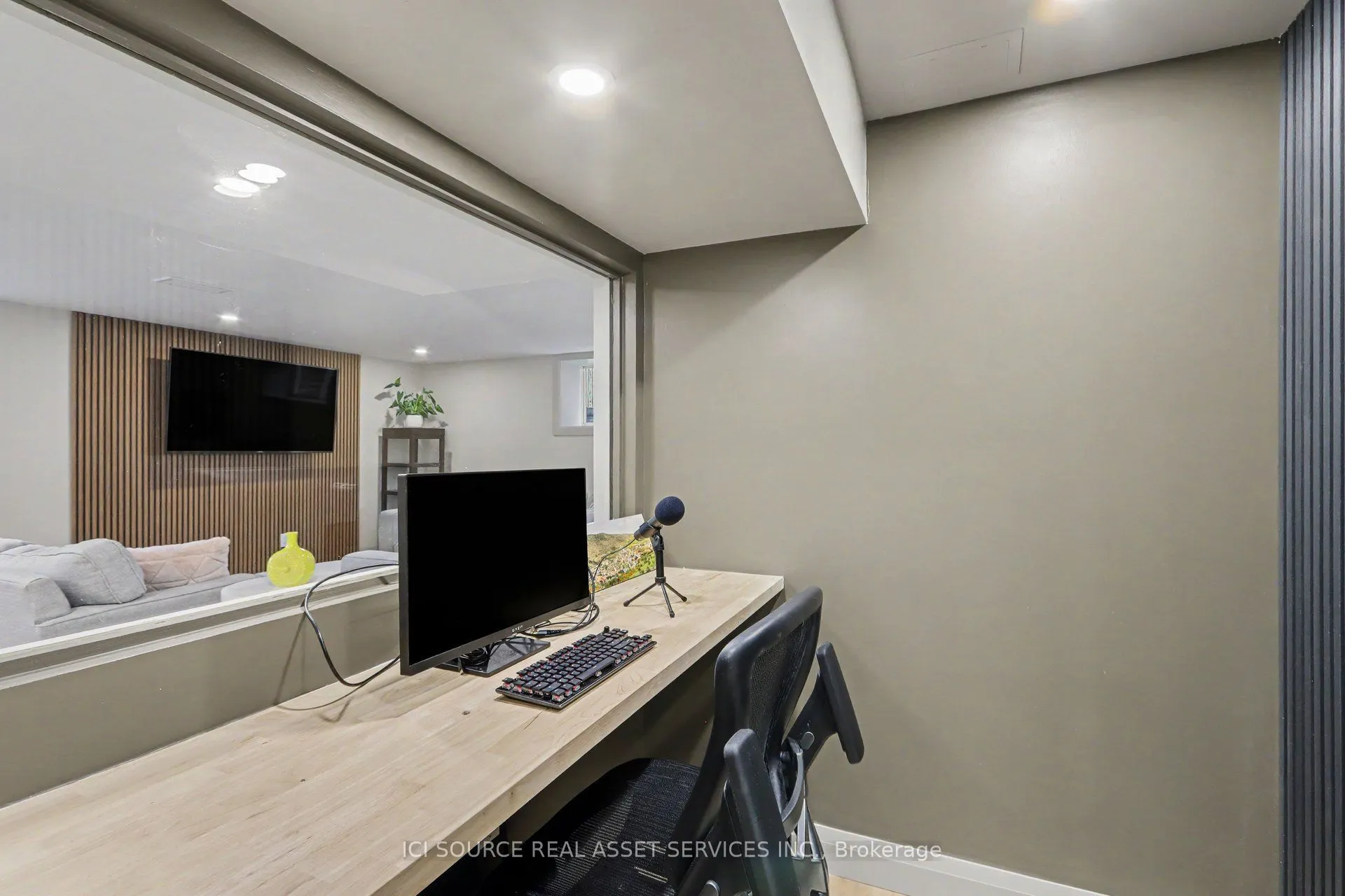 835 Companion Crescent
