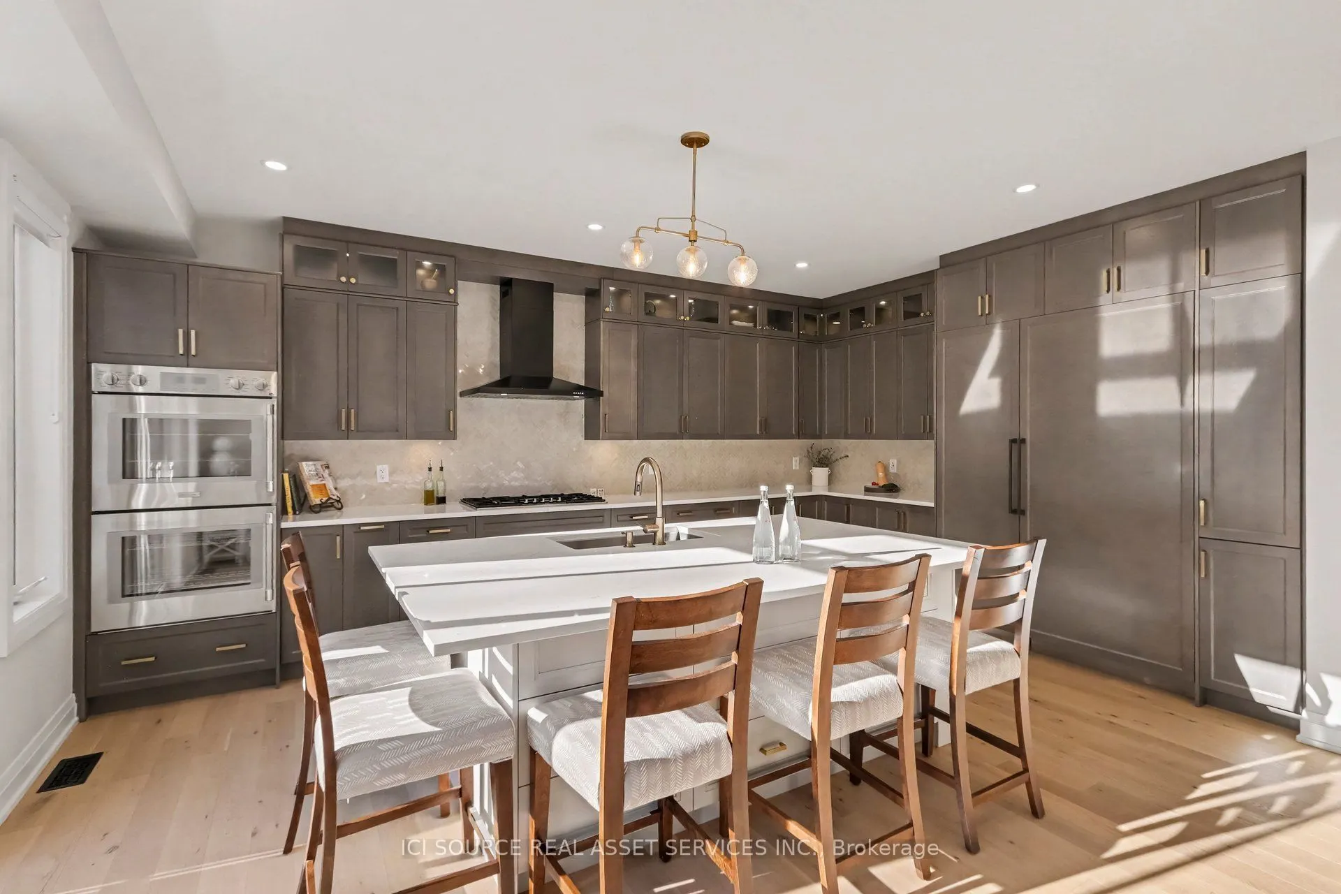 835 Companion Crescent