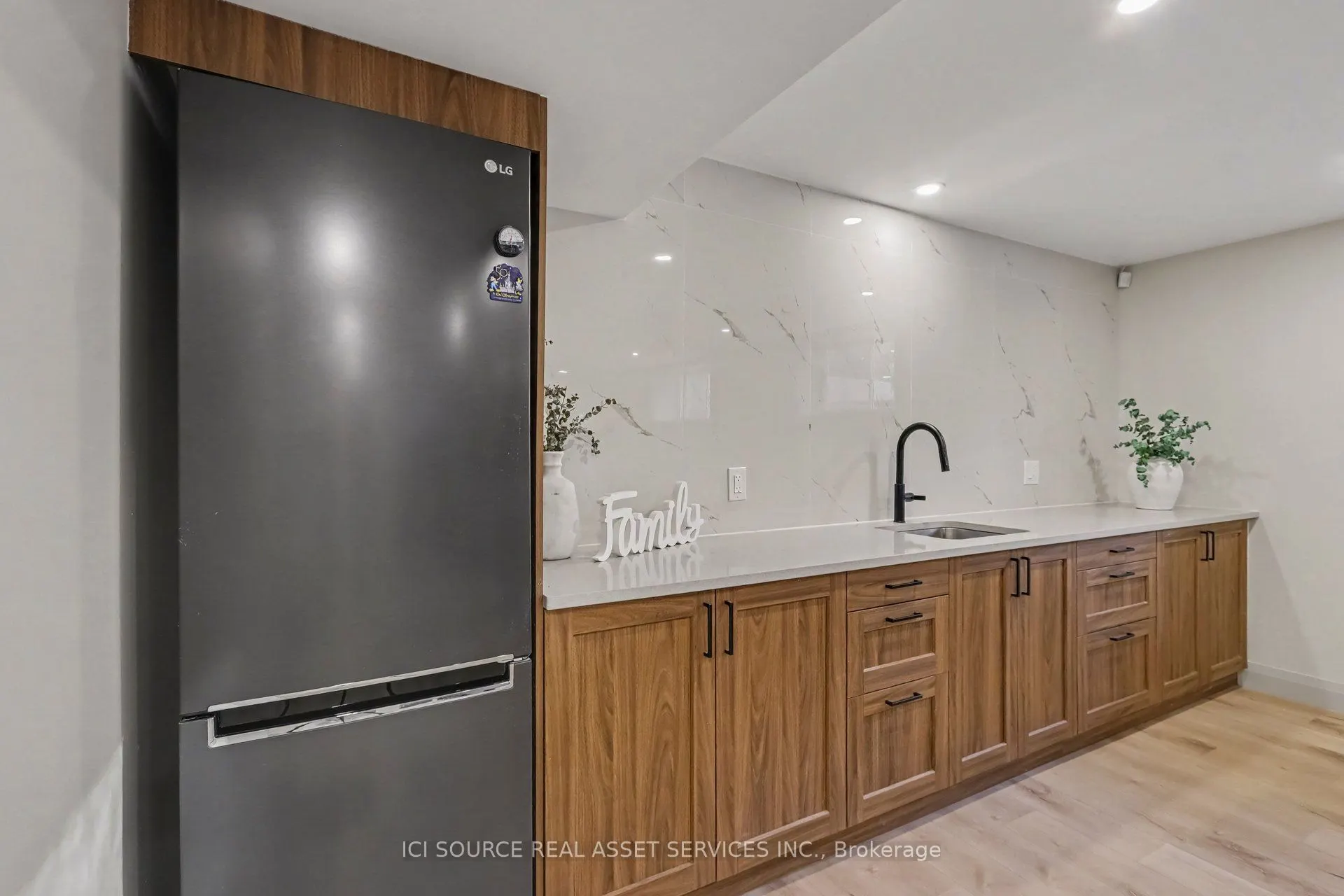 835 Companion Crescent