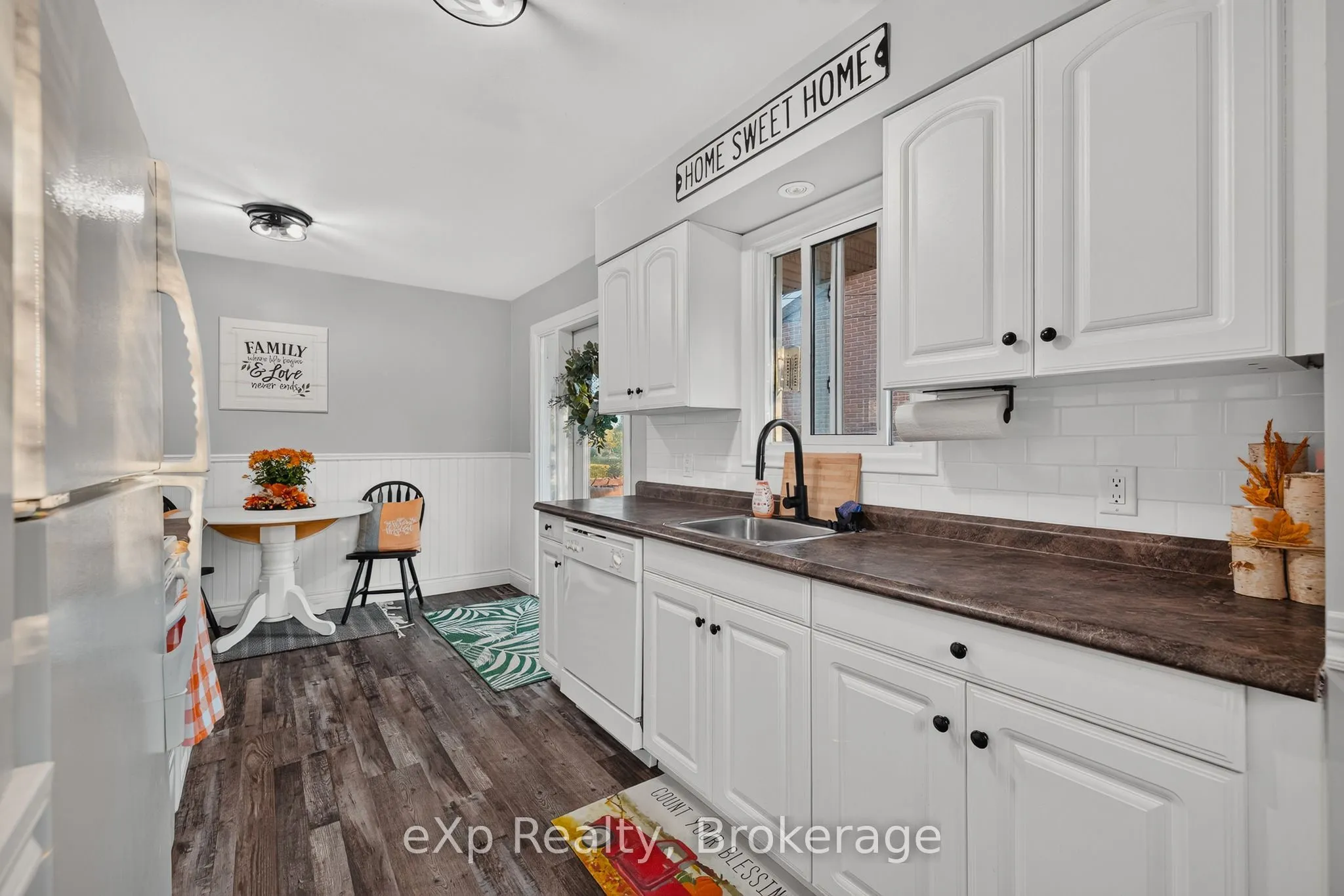360 QUEEN Street E