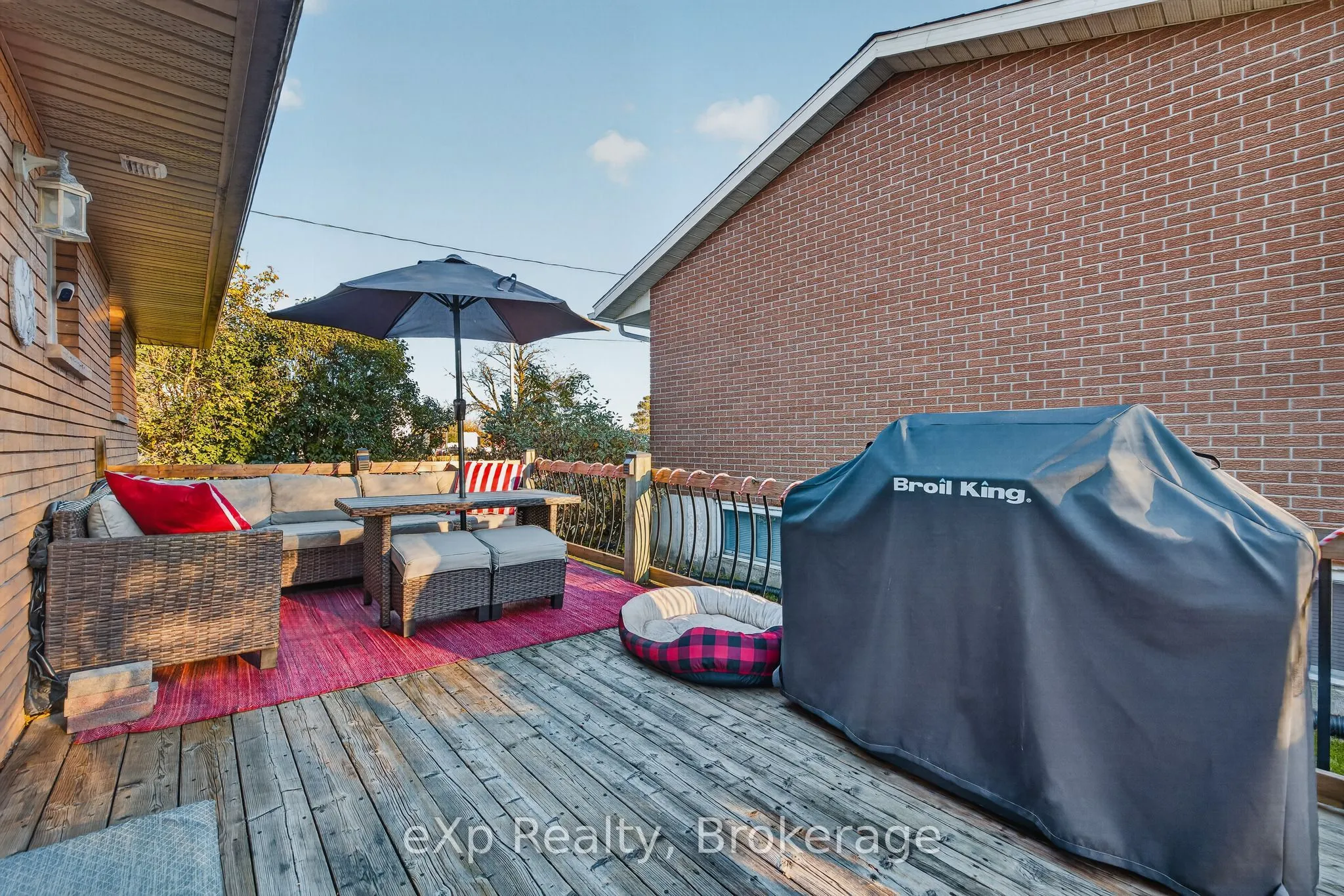 360 QUEEN Street E