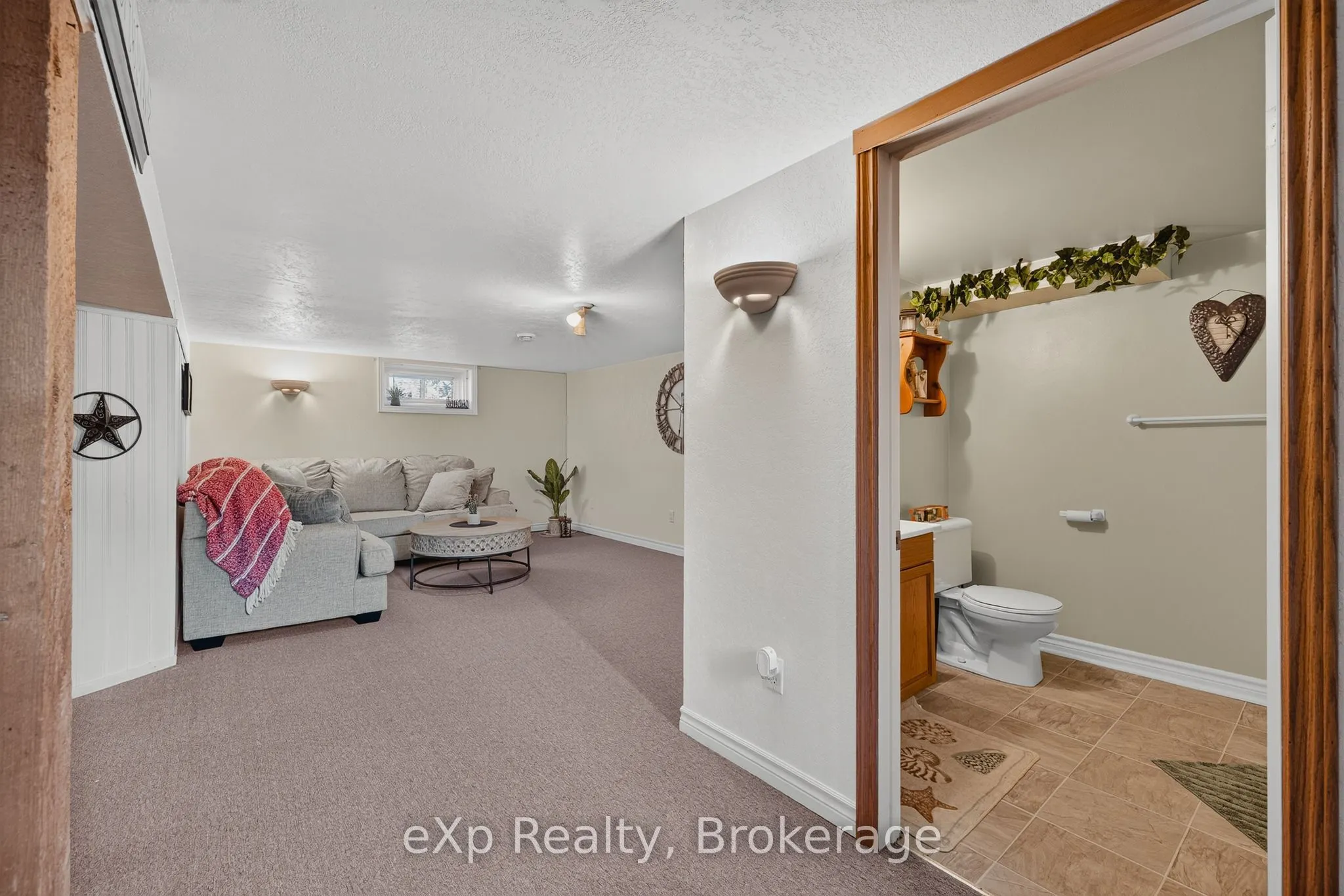 360 QUEEN Street E
