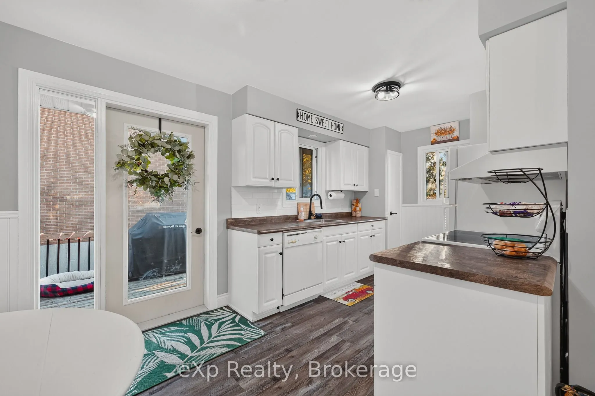 360 QUEEN Street E