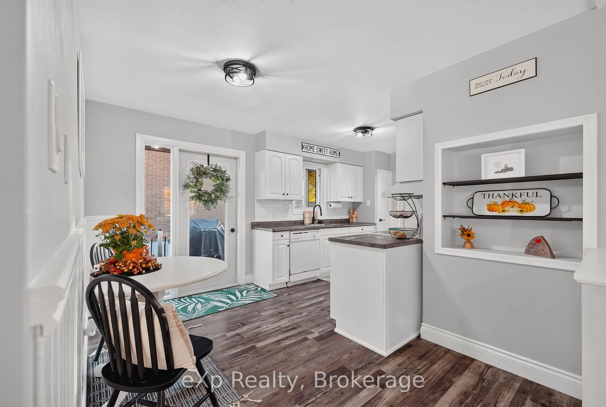 360 QUEEN Street E