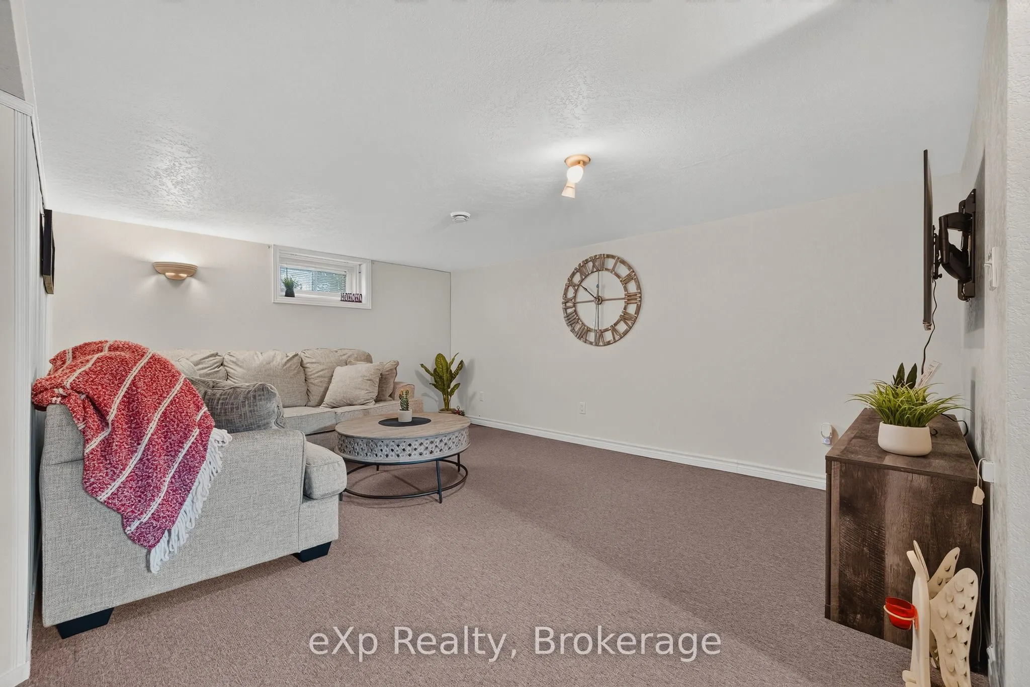 360 QUEEN Street E