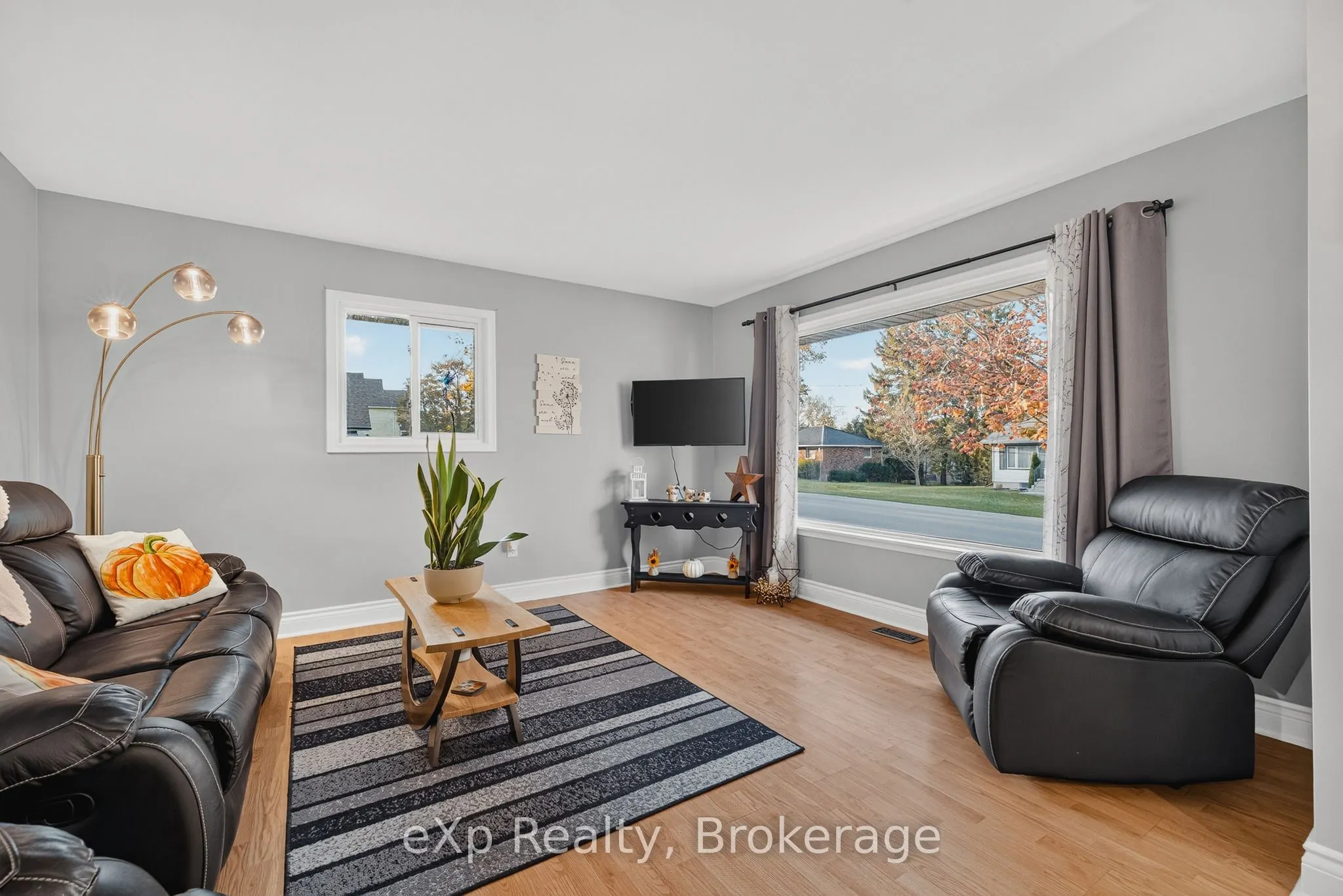 360 QUEEN Street E