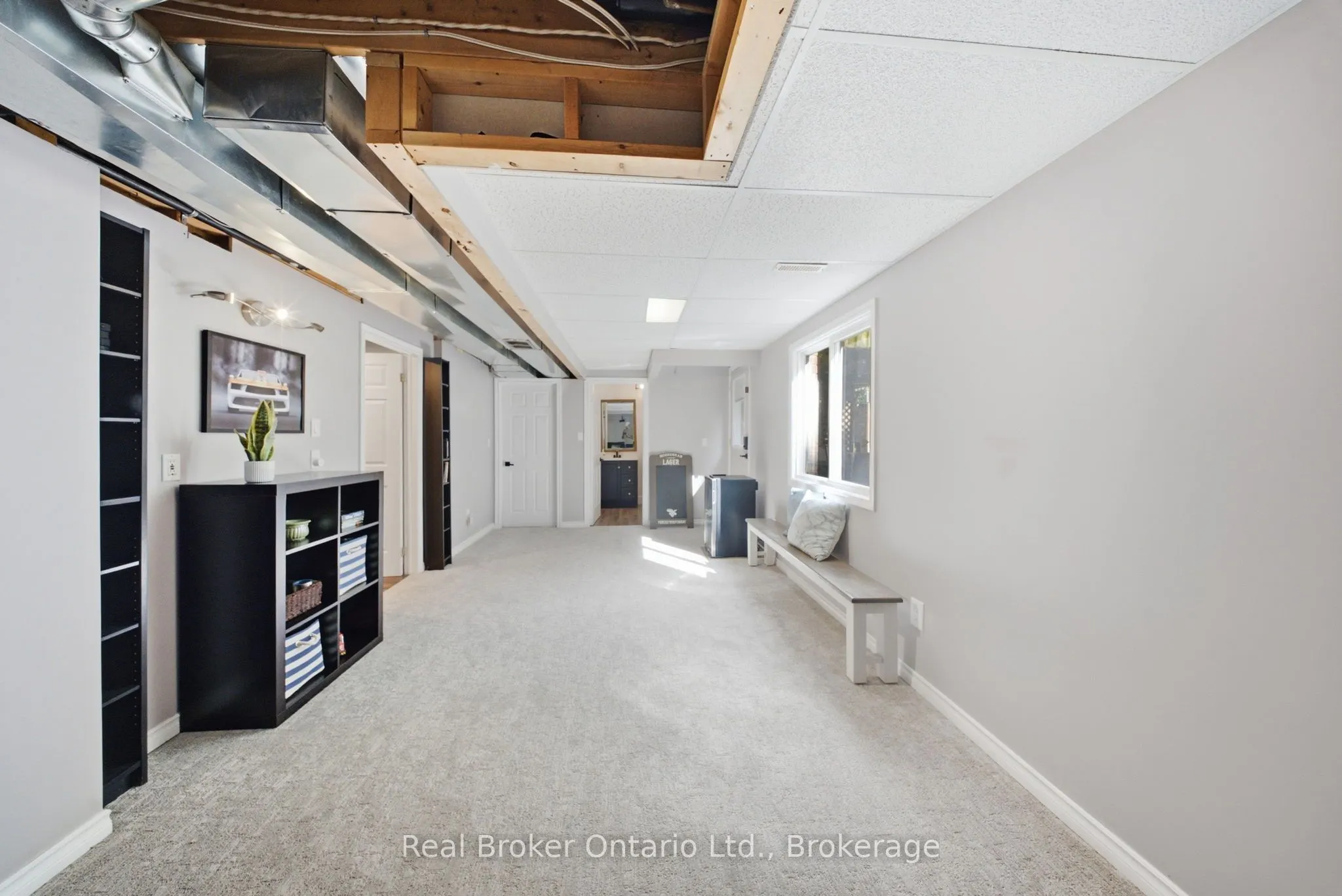 11 Dundas Street W