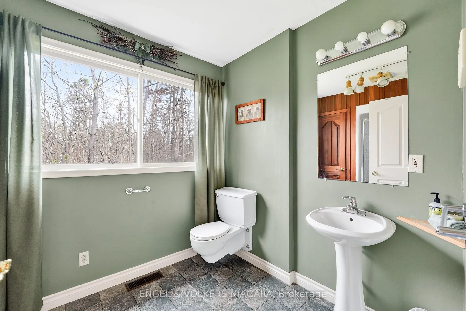 41 Park Road S