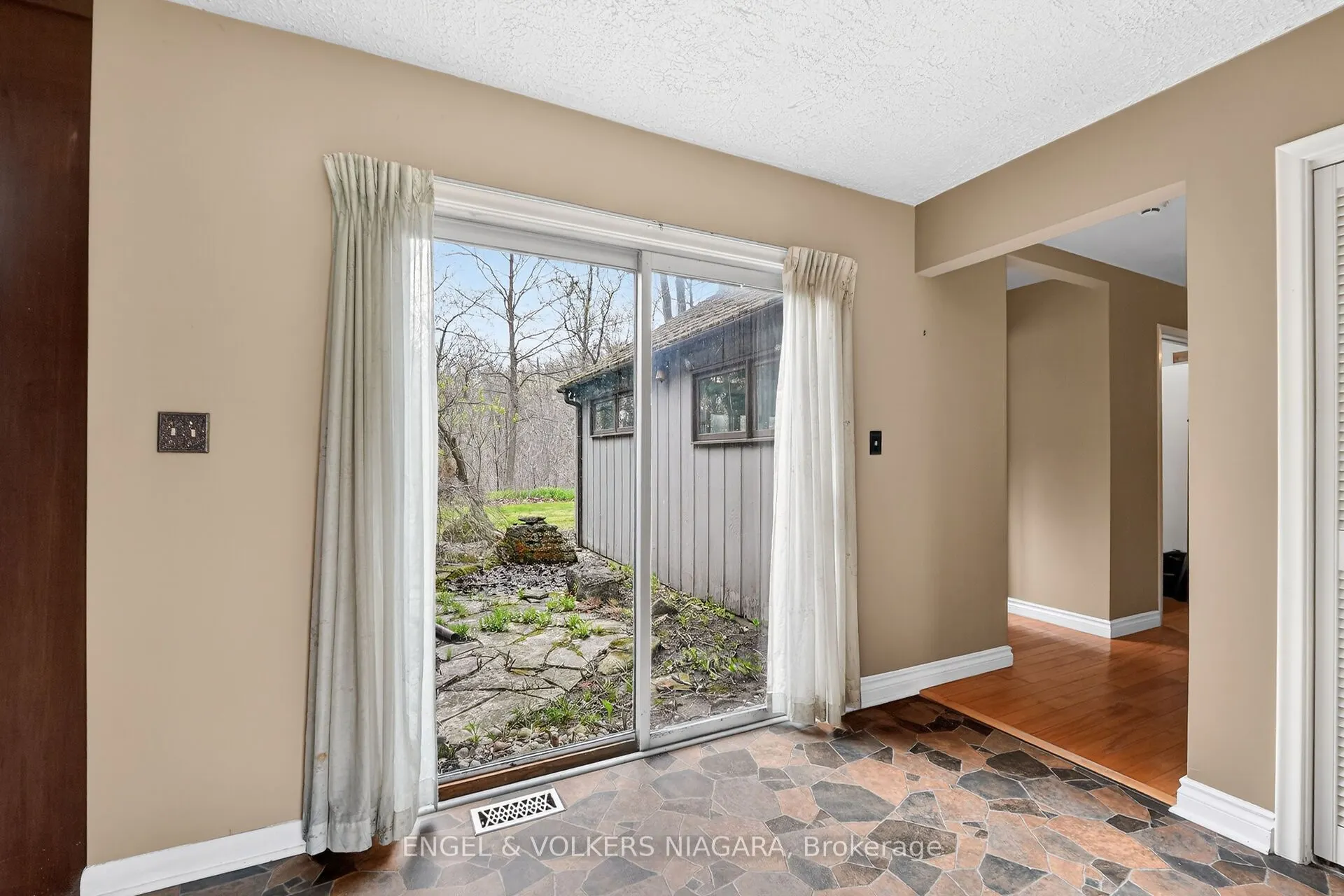 41 Park Road S
