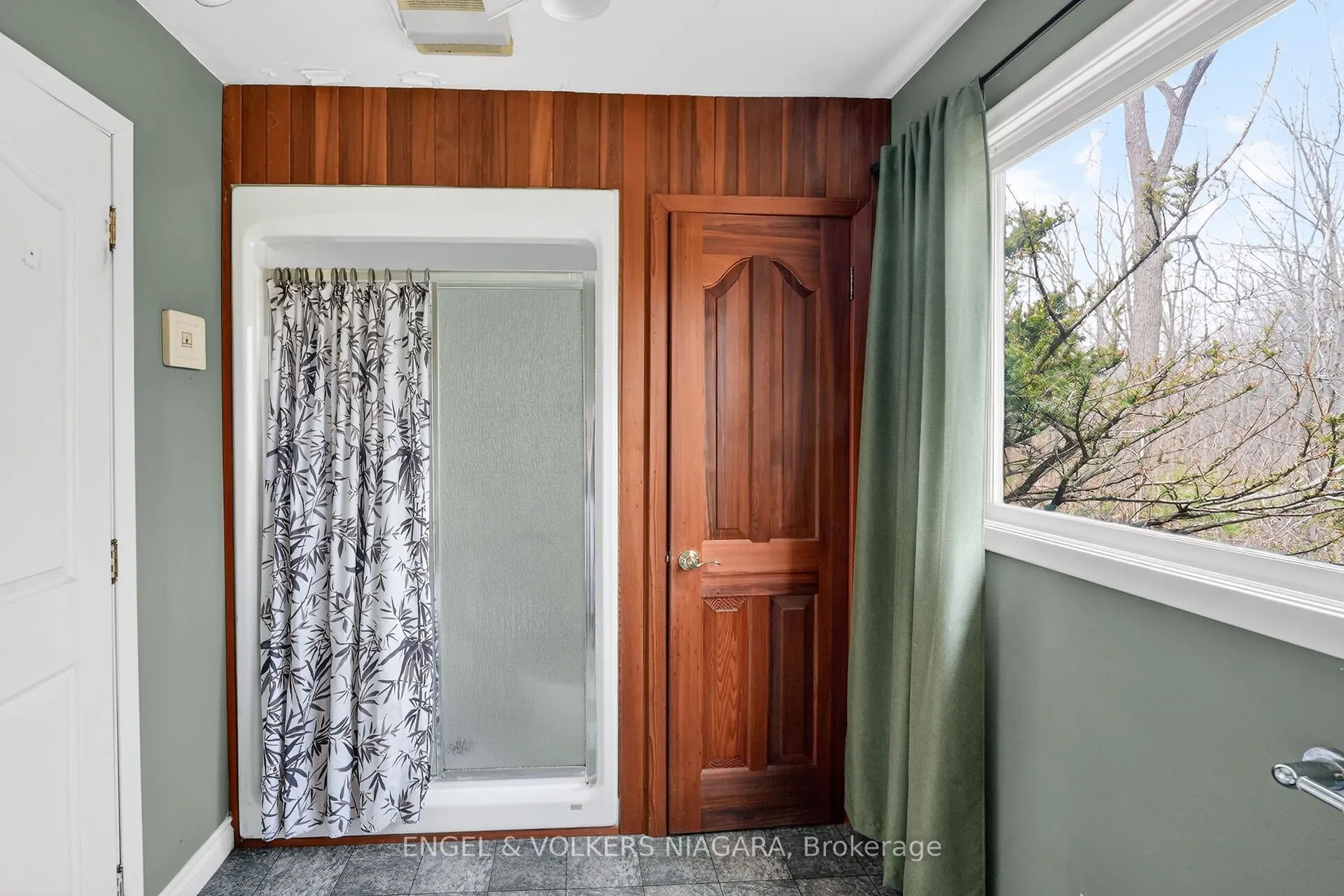 41 Park Road S