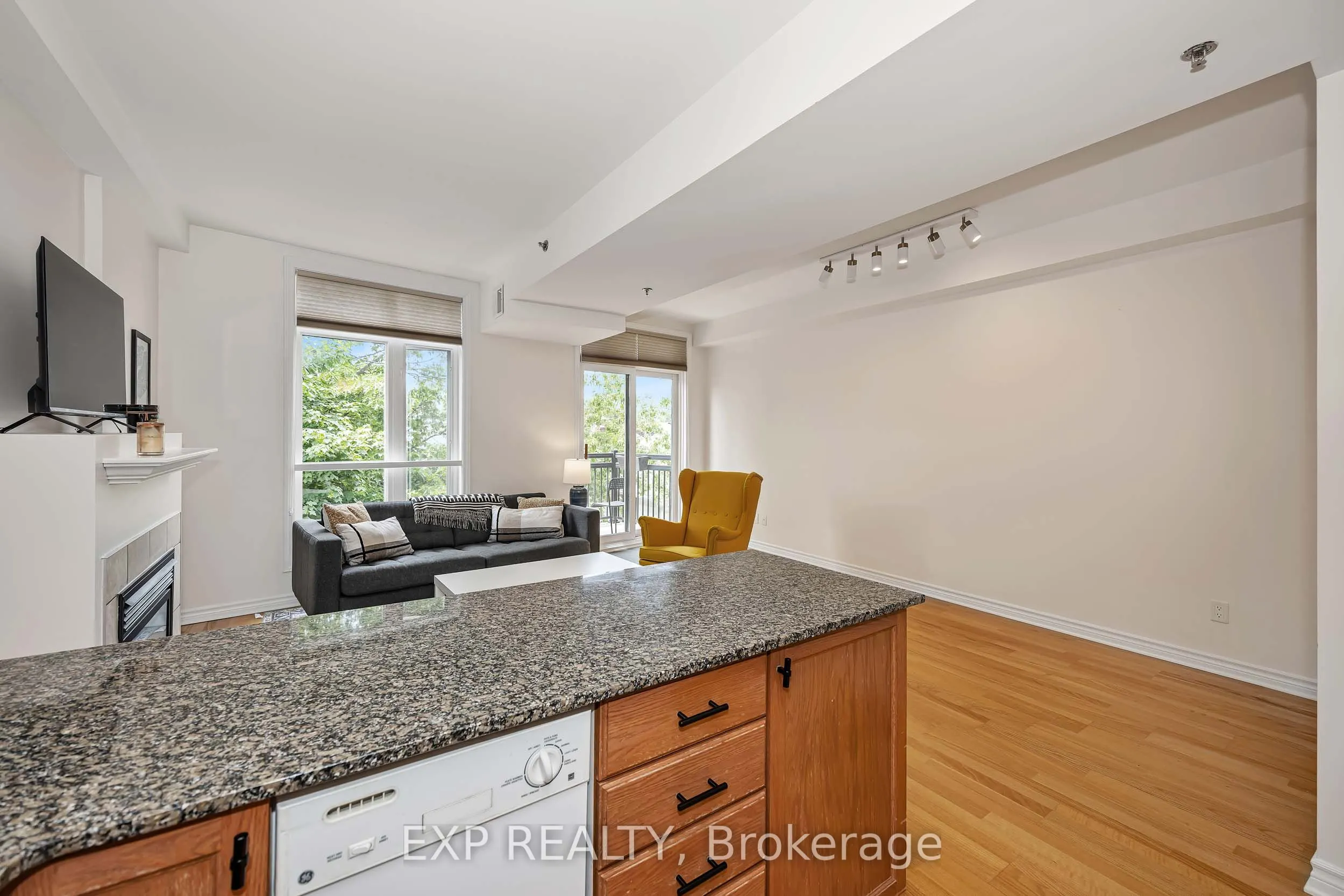 6 Grove Avenue #305