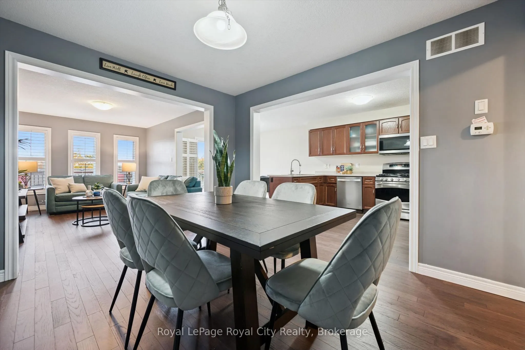 36 Oakes Crescent