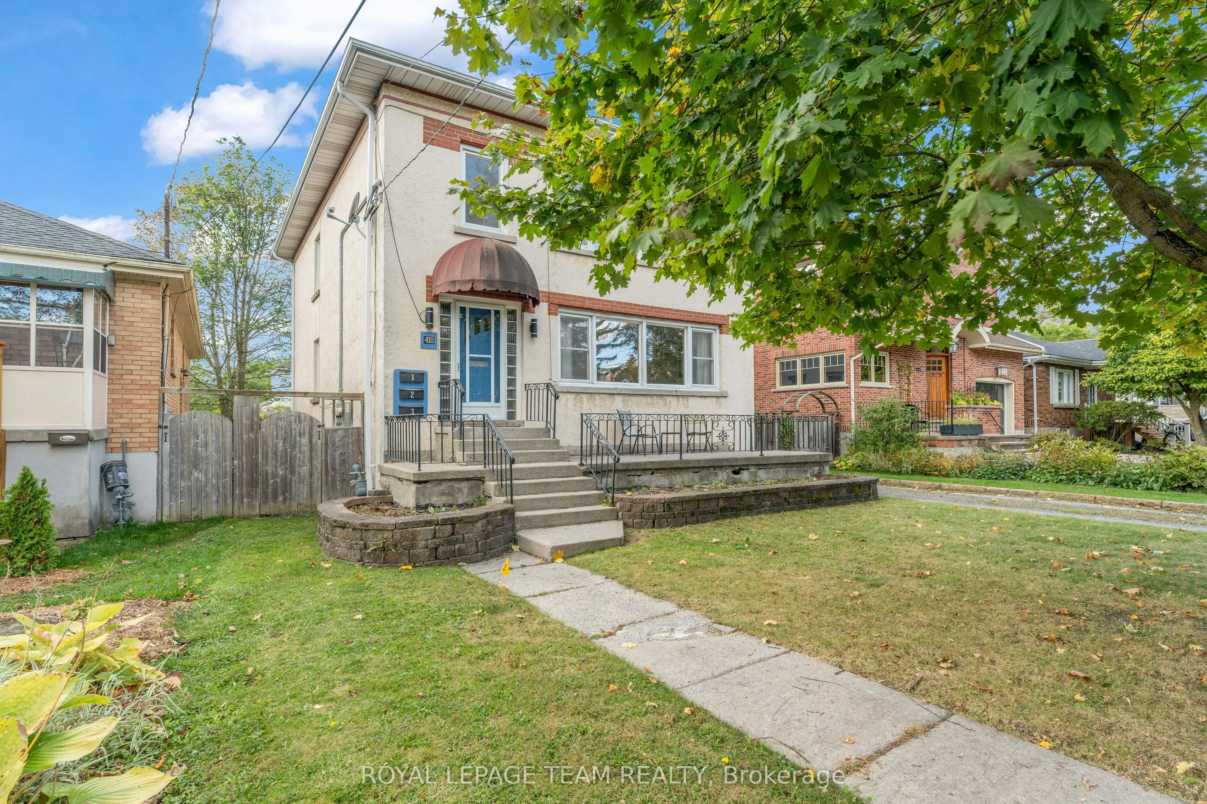 418 College Street
